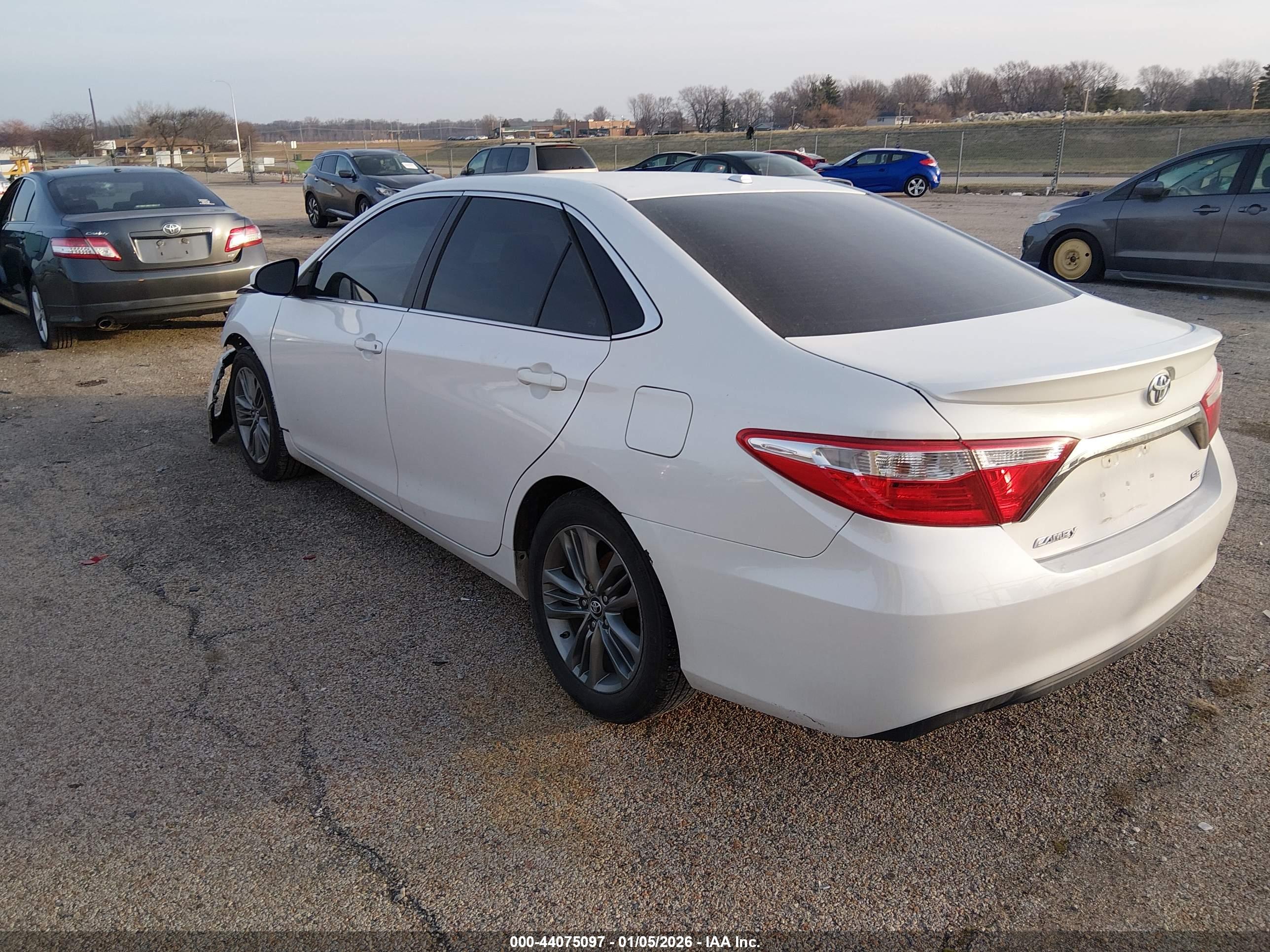 TOYOTA CAMRY image 3