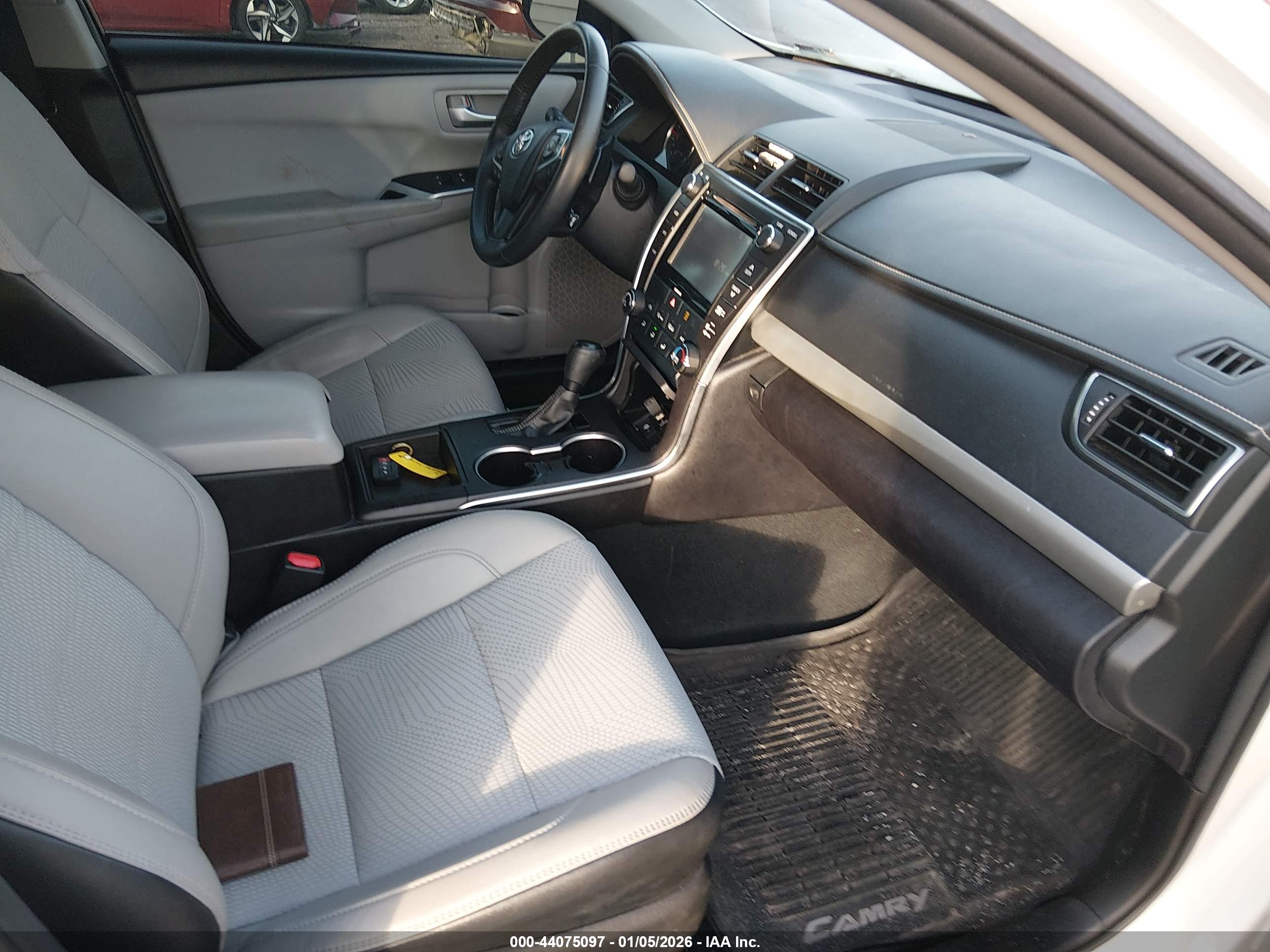 TOYOTA CAMRY image 5