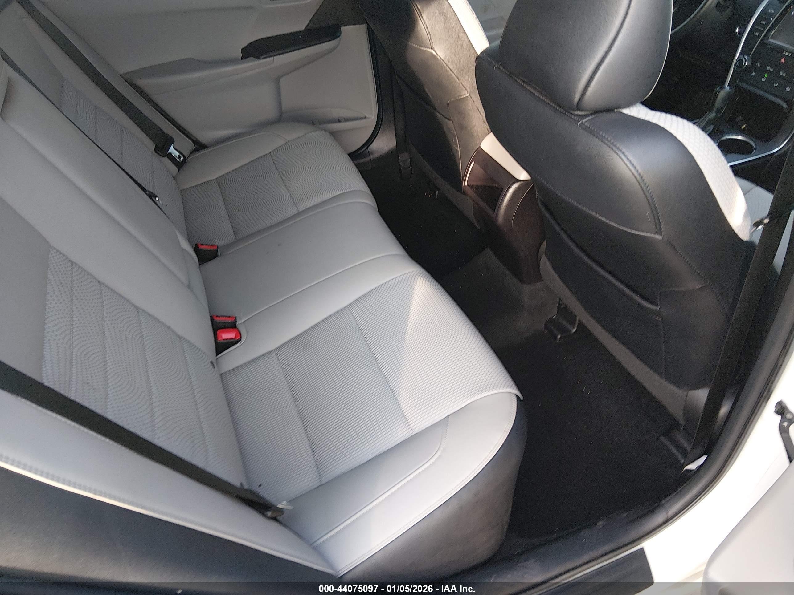 TOYOTA CAMRY image 8