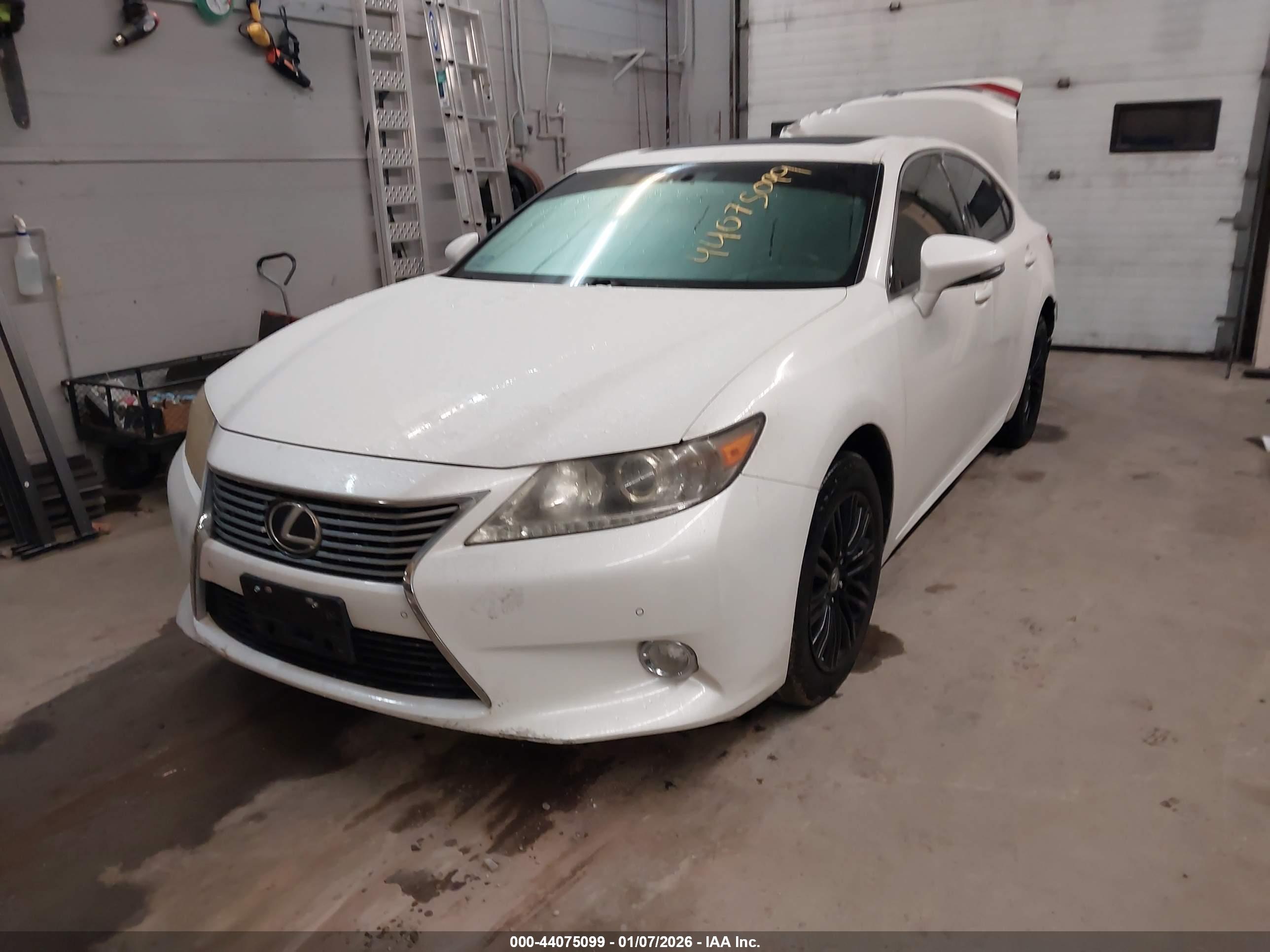 LEXUS ES image 2