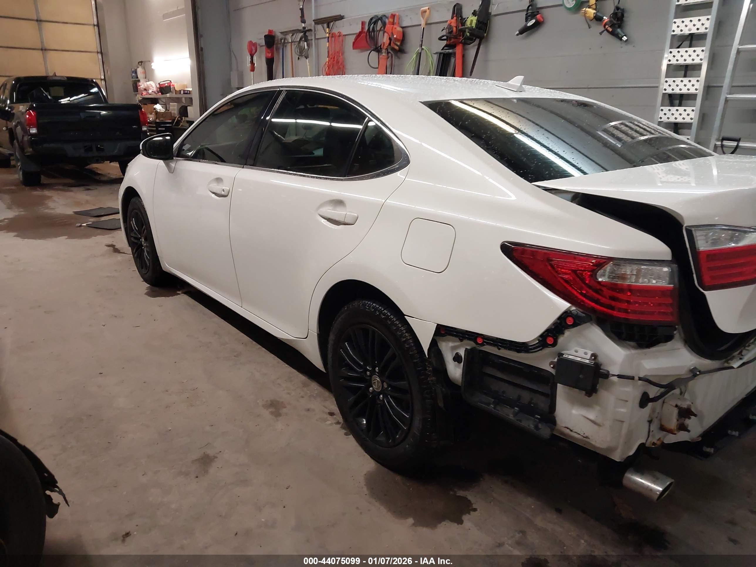LEXUS ES image 4