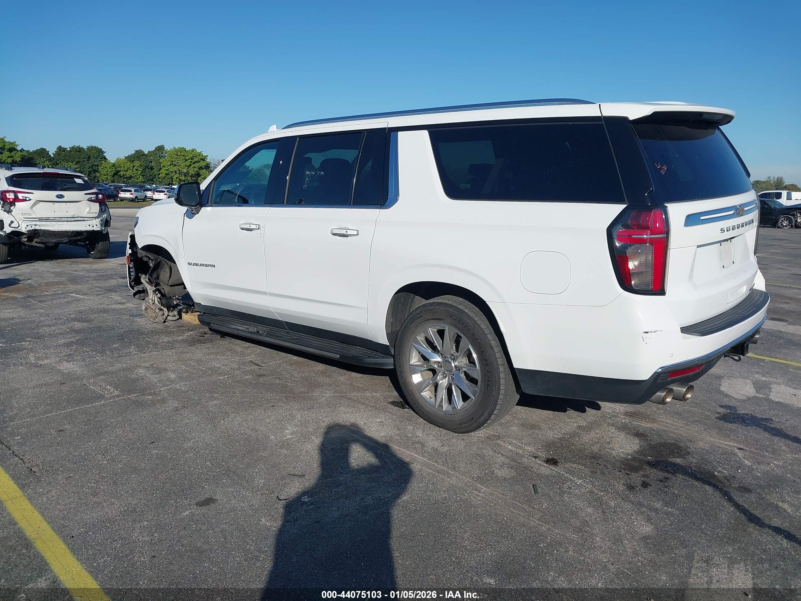 CHEVROLET SUBURBAN image 3