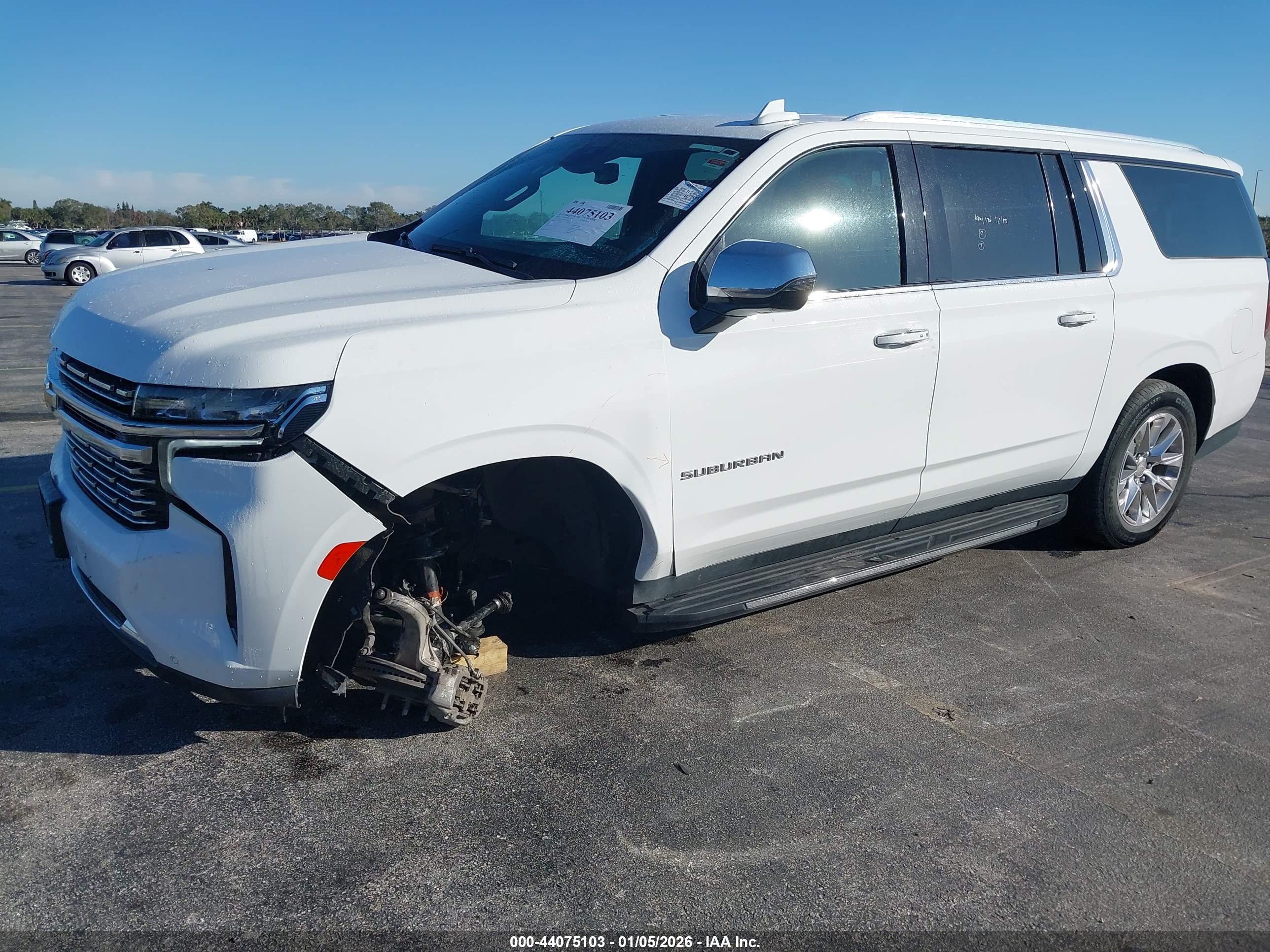 CHEVROLET SUBURBAN image 6
