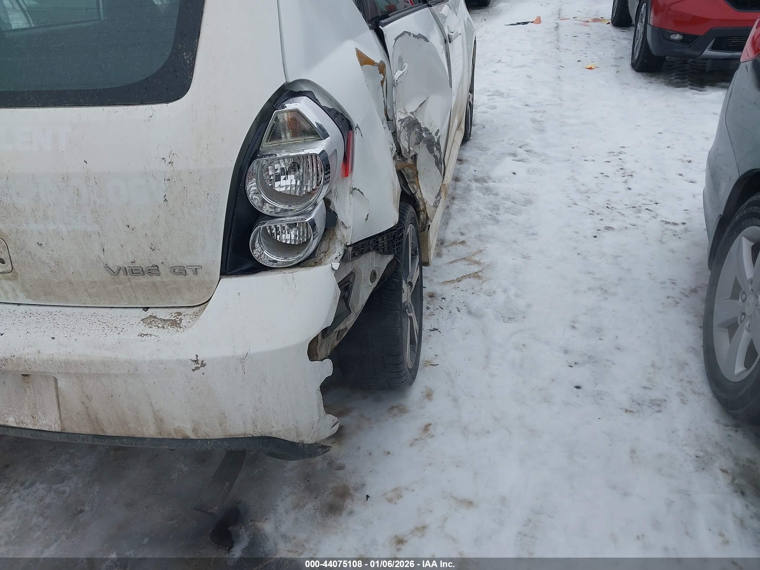 PONTIAC VIBE image 6
