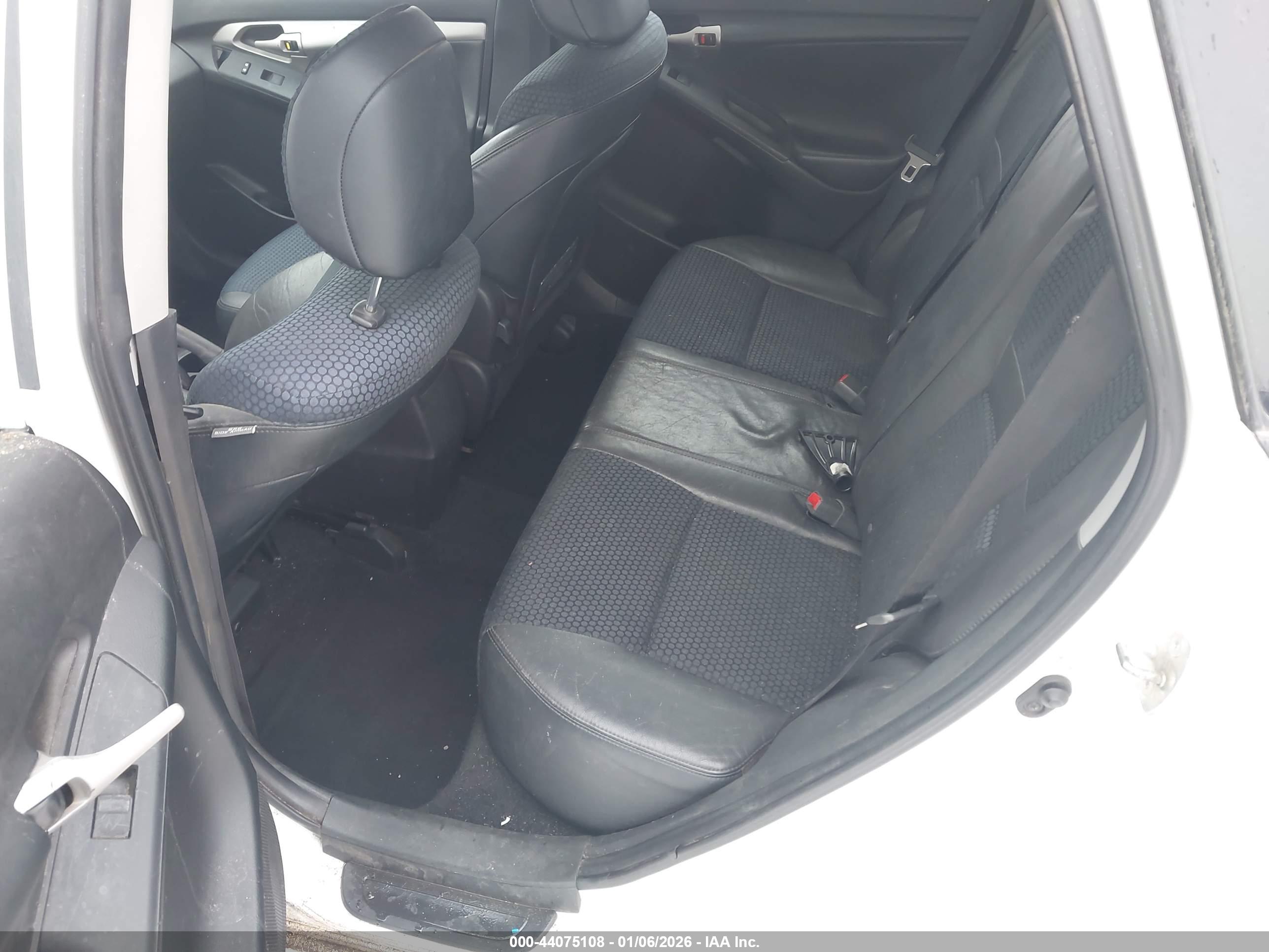 PONTIAC VIBE image 8