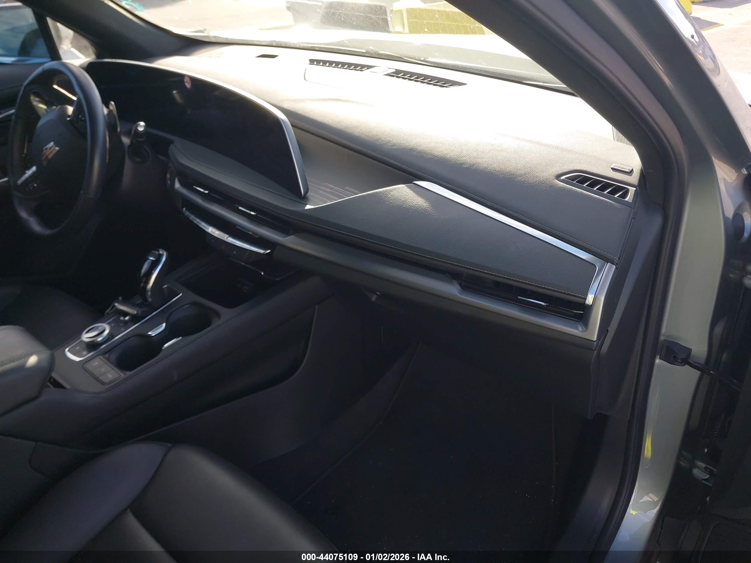 CADILLAC XT4 image 5