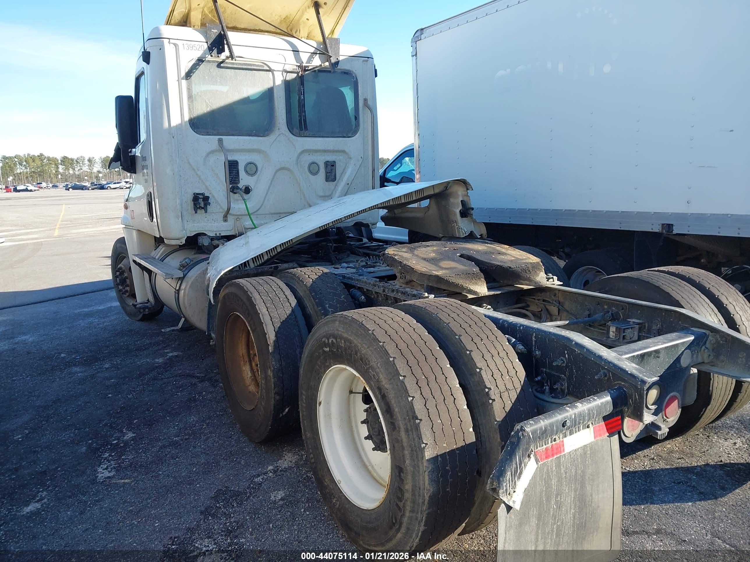 FREIGHTLINER CASCADIA image 3
