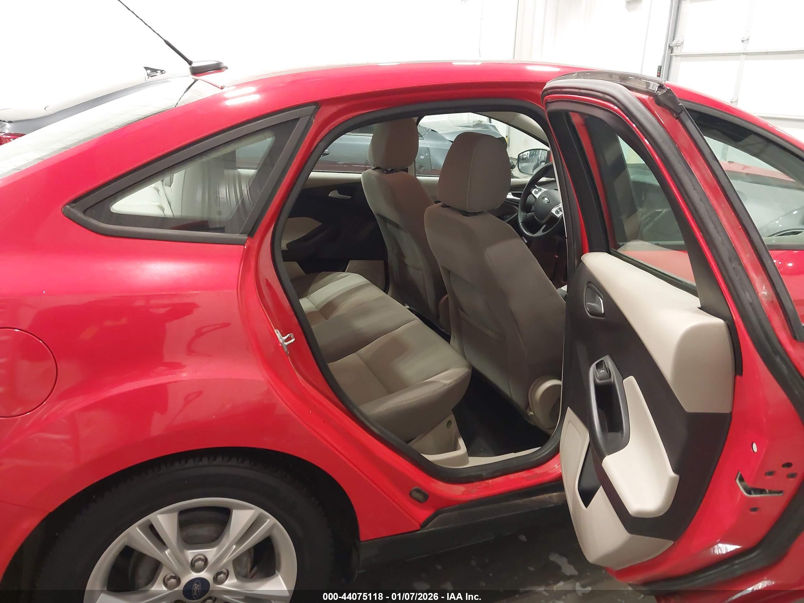 FORD FOCUS image 8