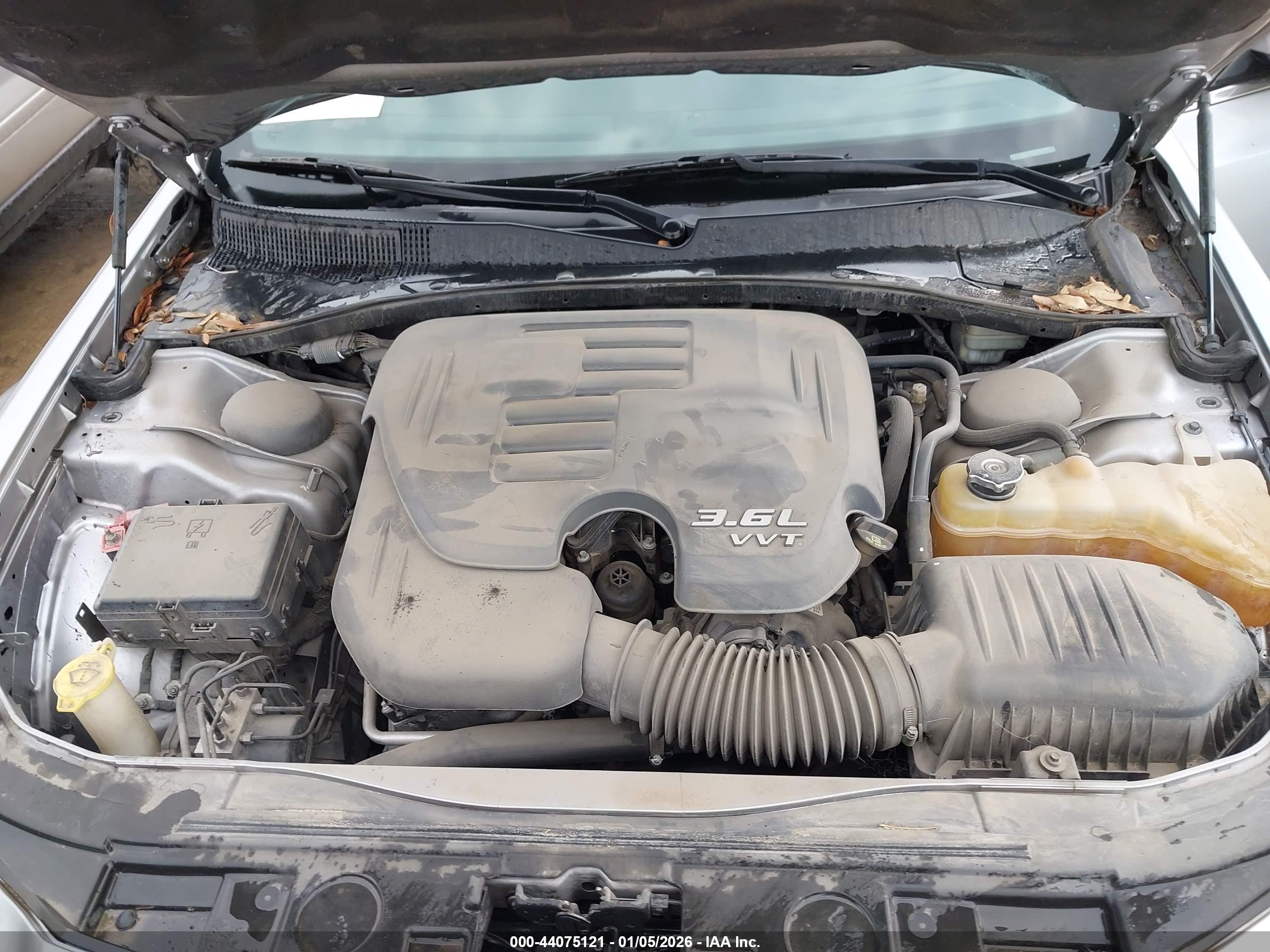 CHRYSLER 300 image 10