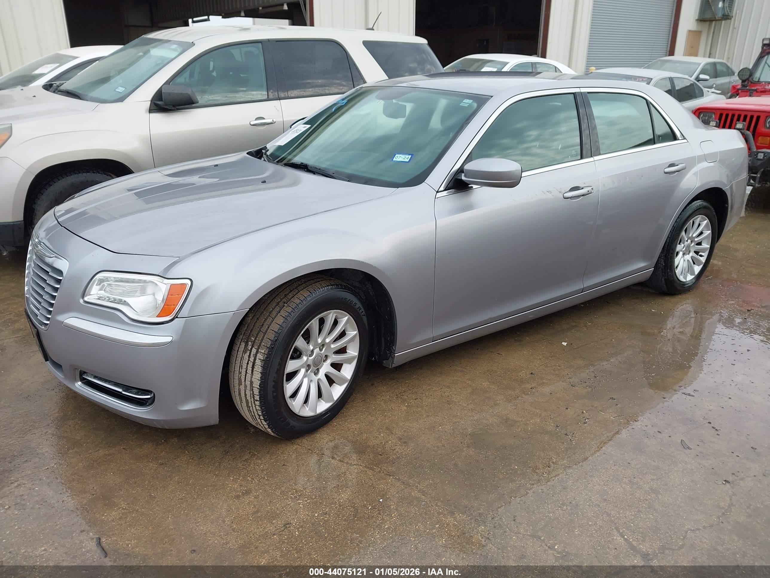 CHRYSLER 300 image 2