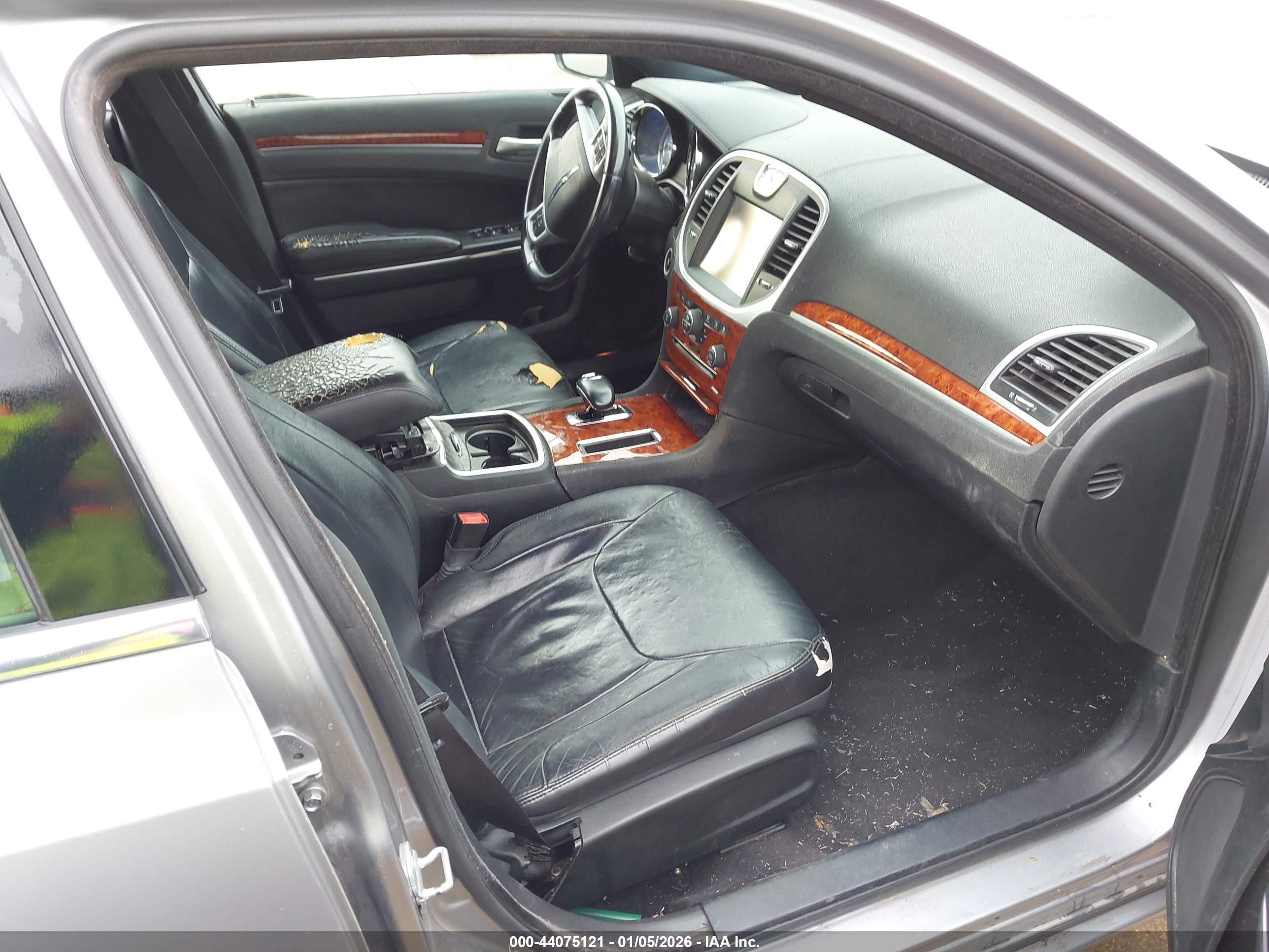 CHRYSLER 300 image 5