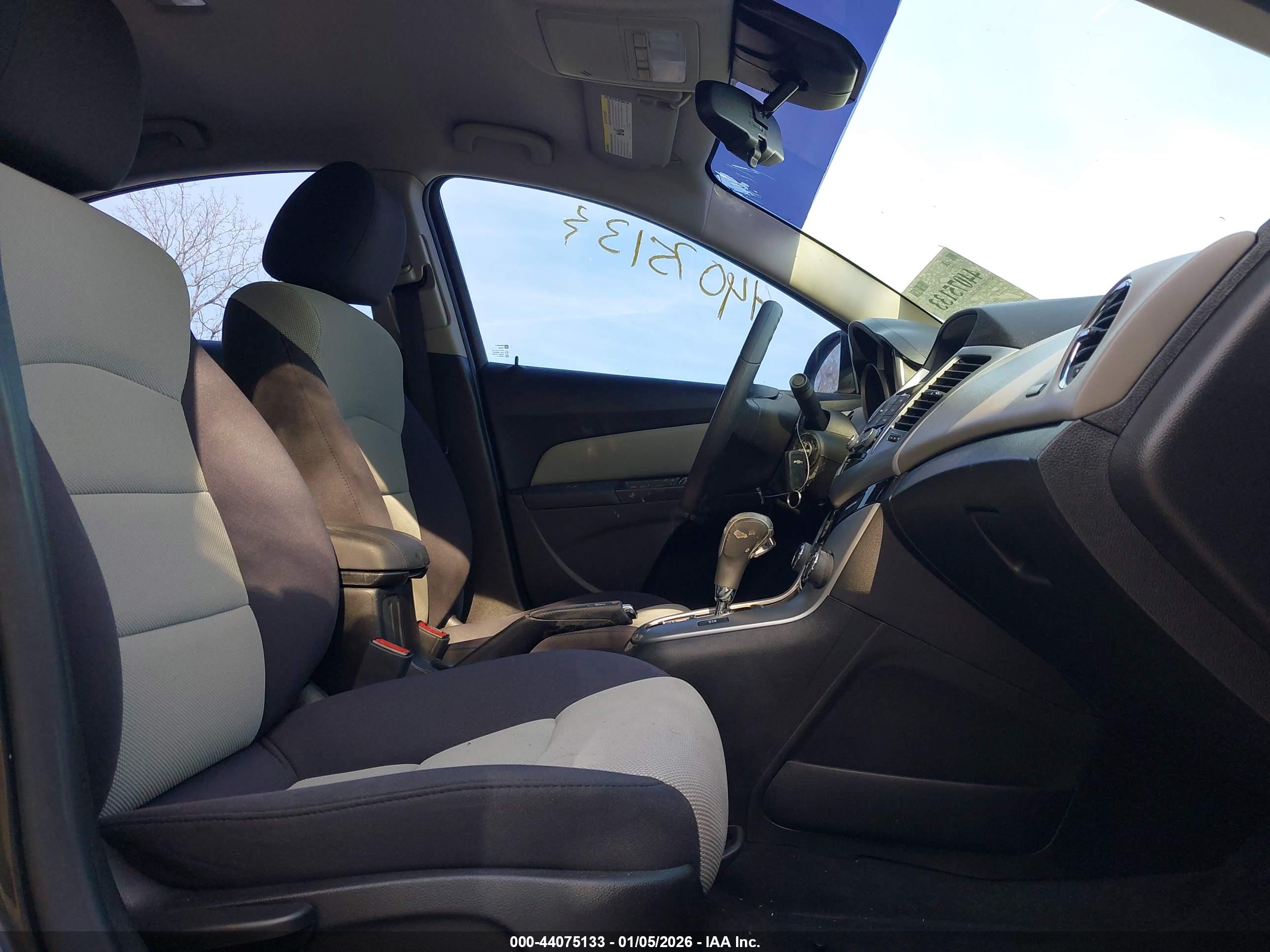 CHEVROLET CRUZE image 5