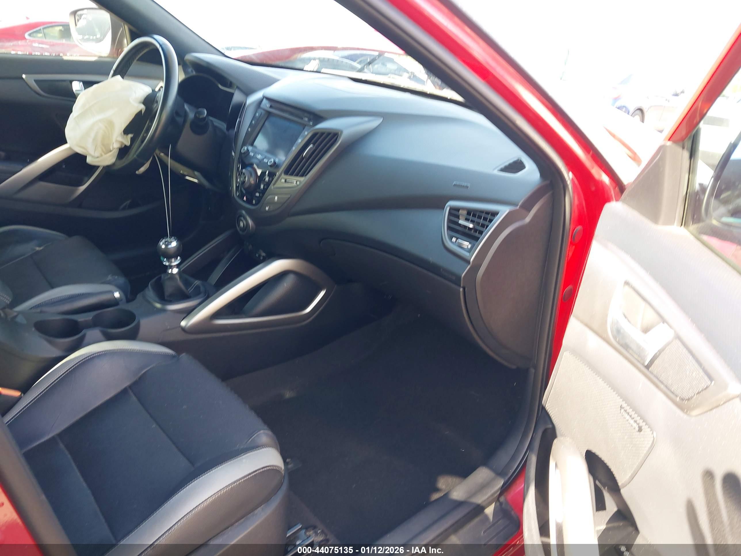 HYUNDAI VELOSTER image 5