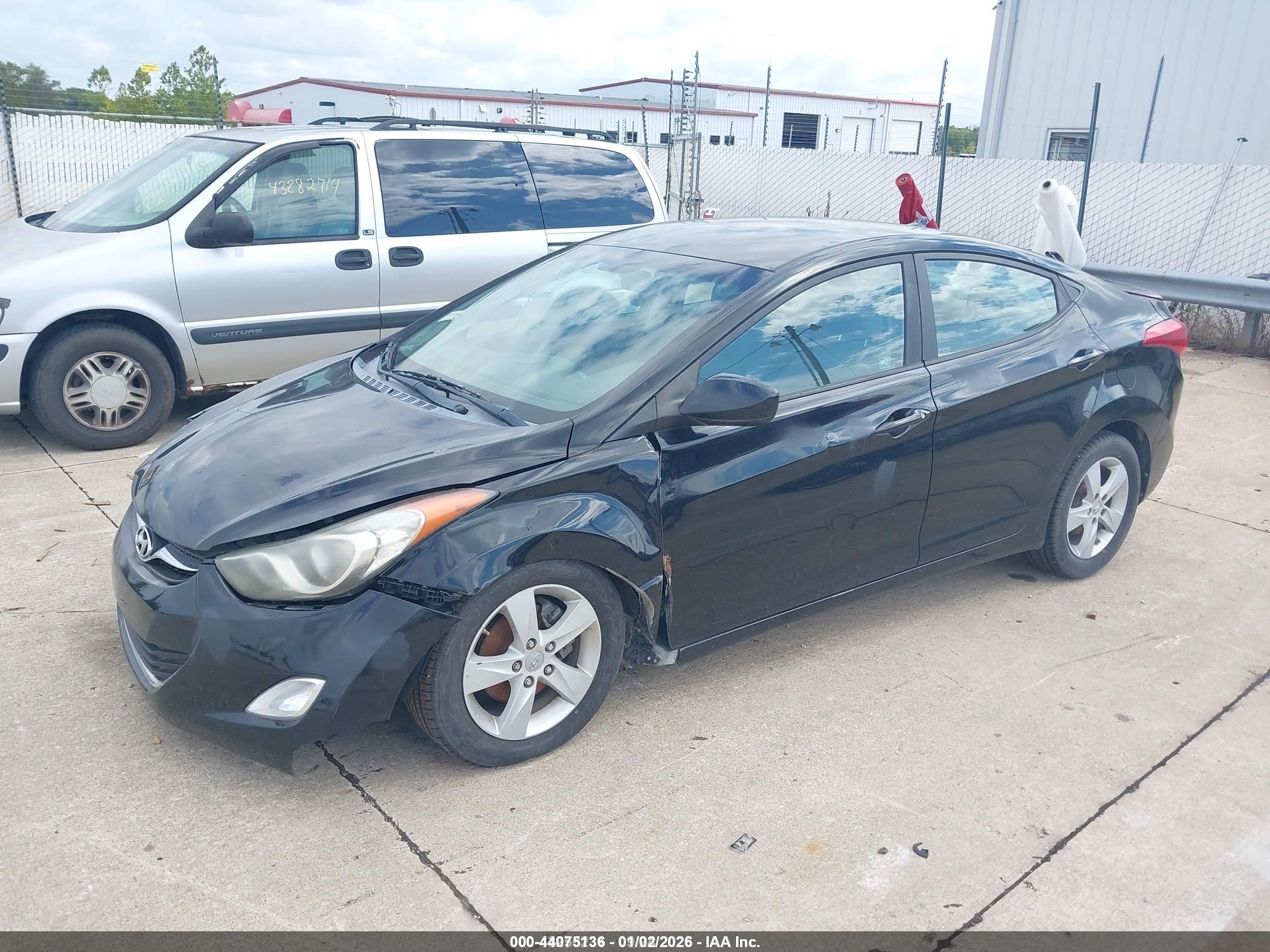 HYUNDAI ELANTRA image 2
