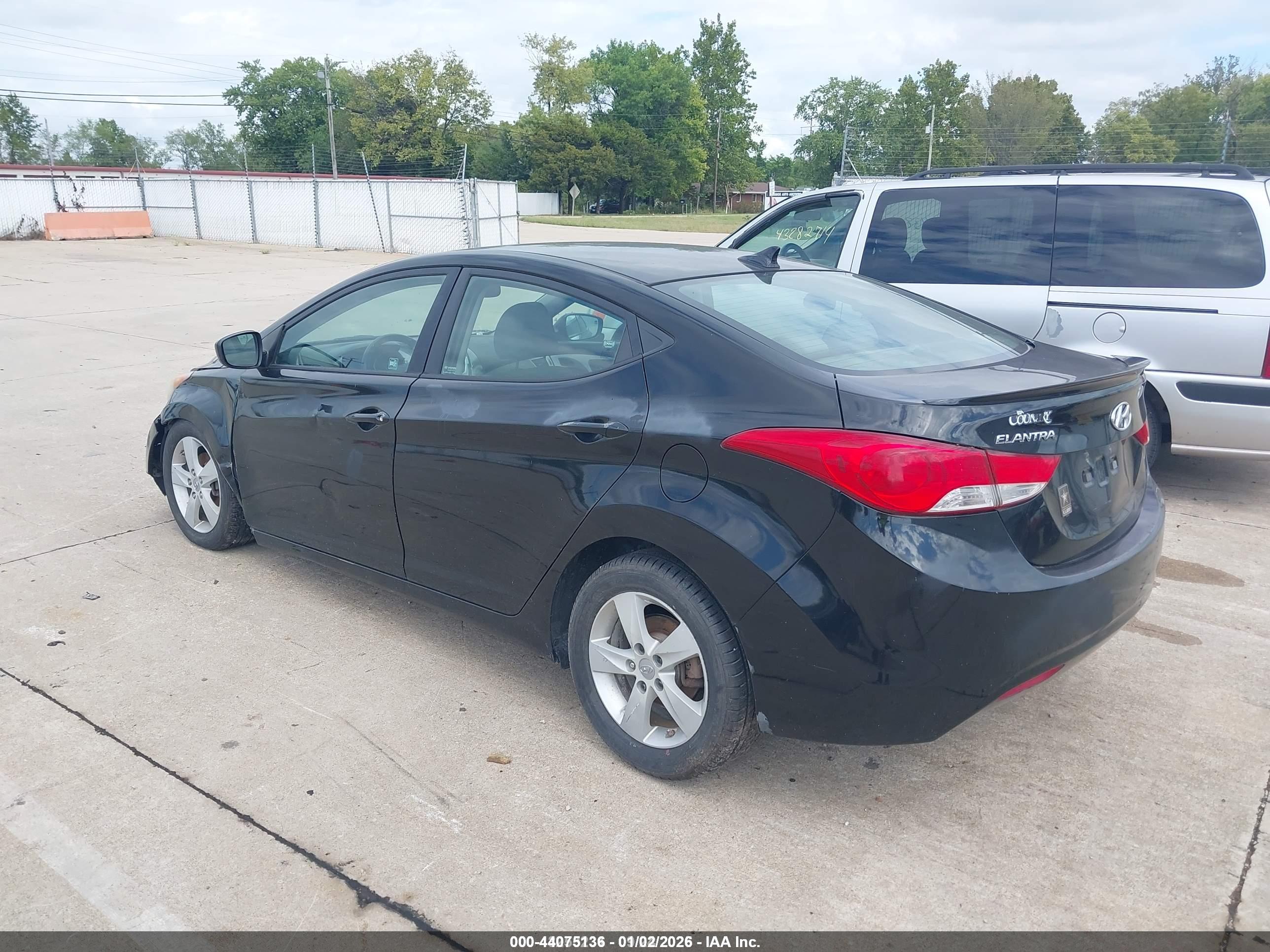 HYUNDAI ELANTRA image 3