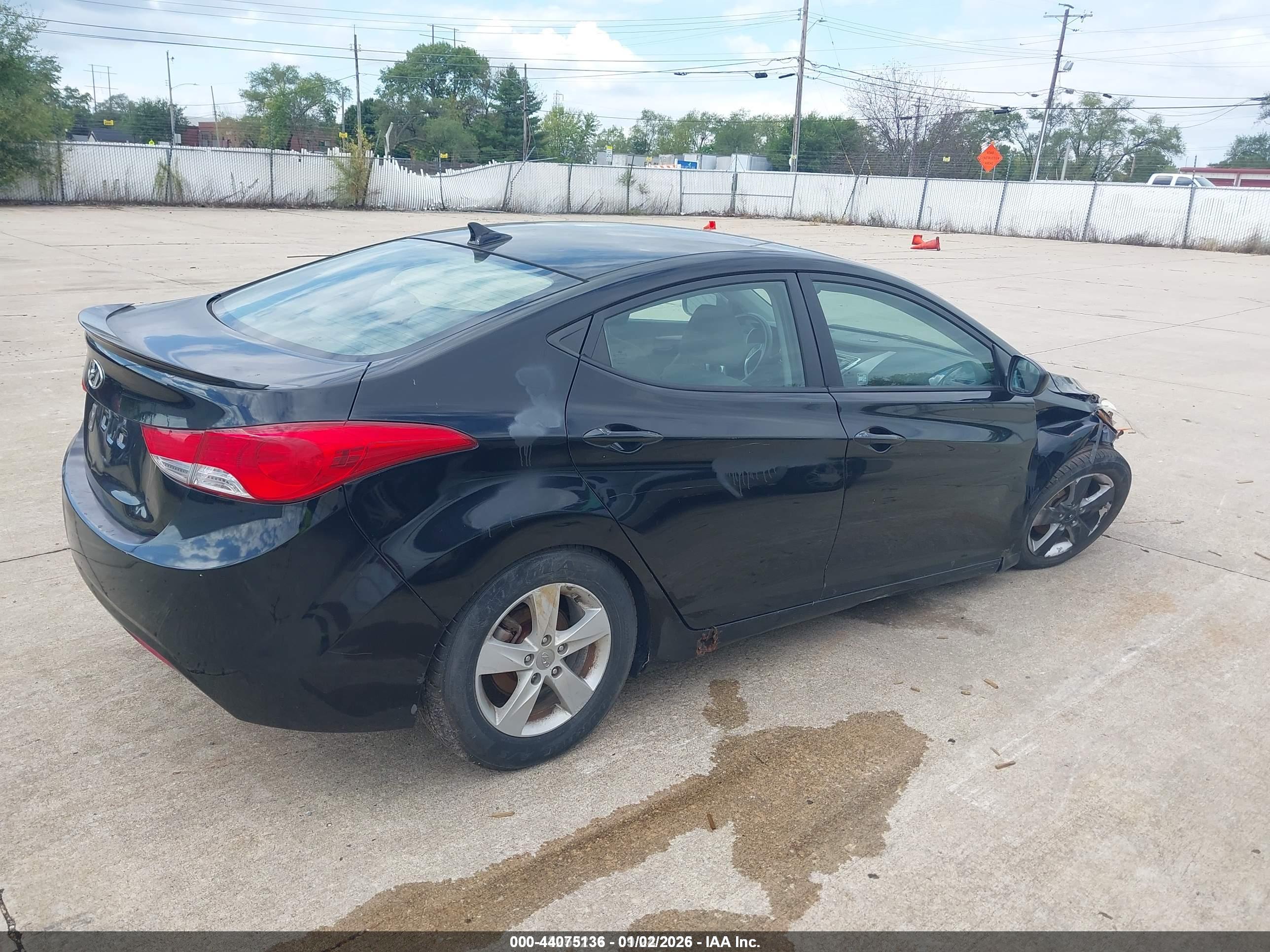 HYUNDAI ELANTRA image 4