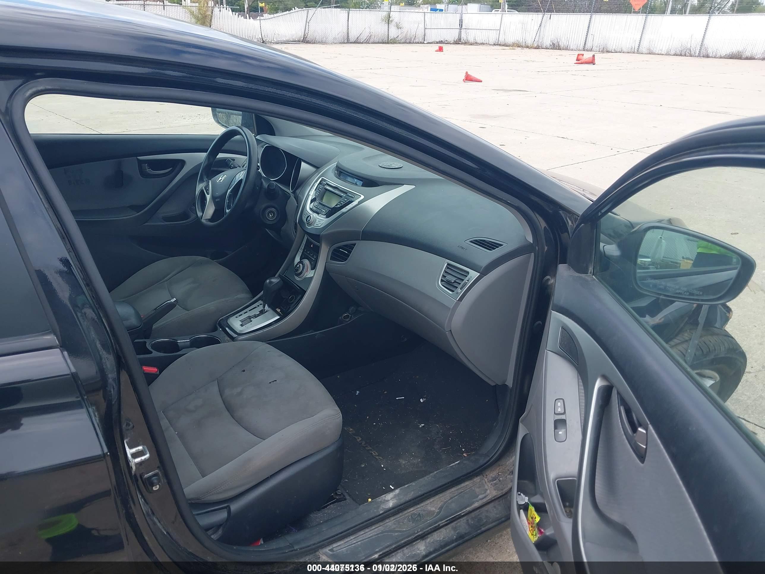HYUNDAI ELANTRA image 5