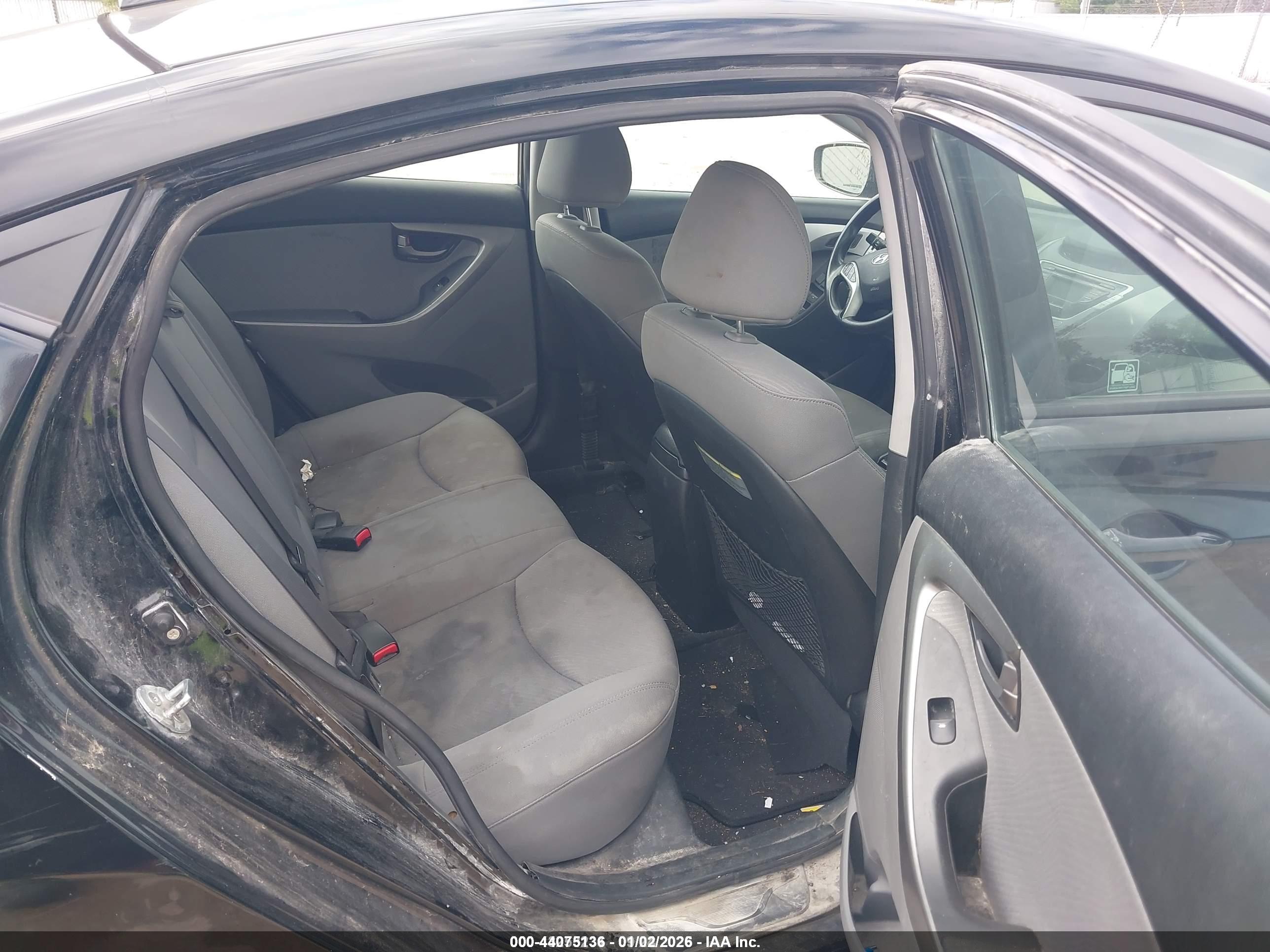 HYUNDAI ELANTRA image 8