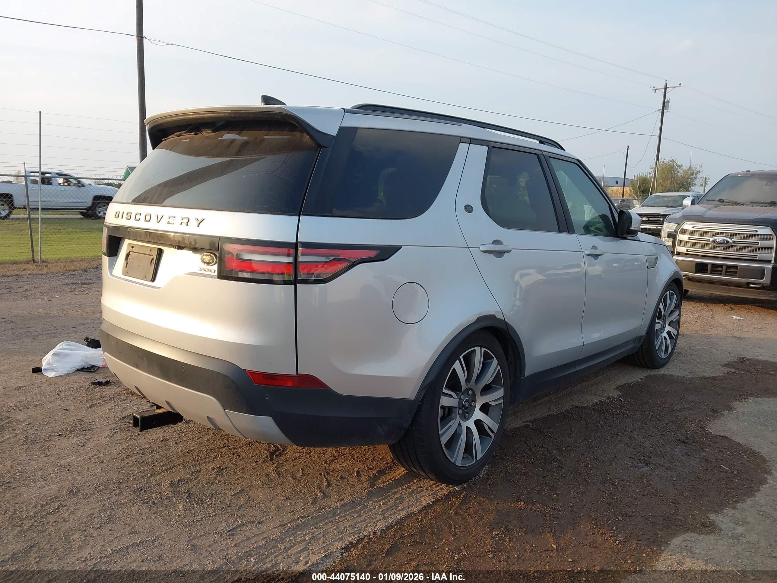 LAND ROVER image 4