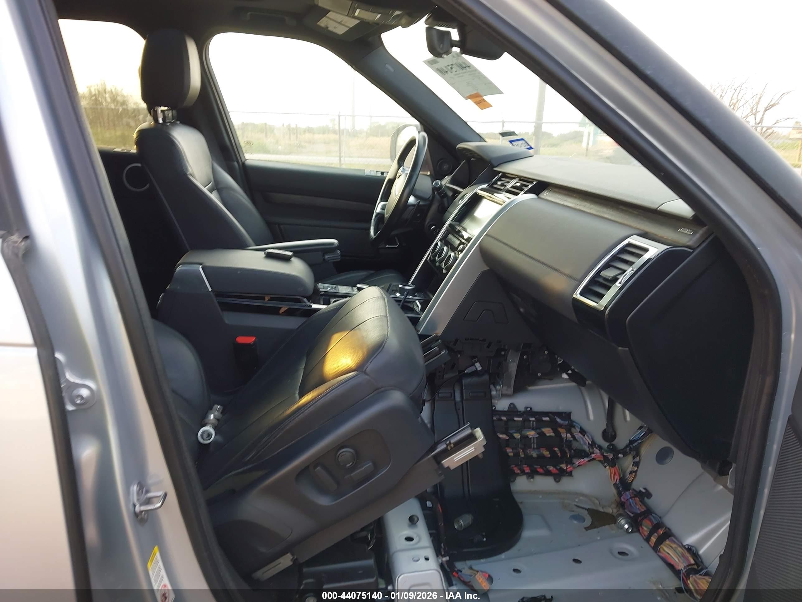LAND ROVER image 5