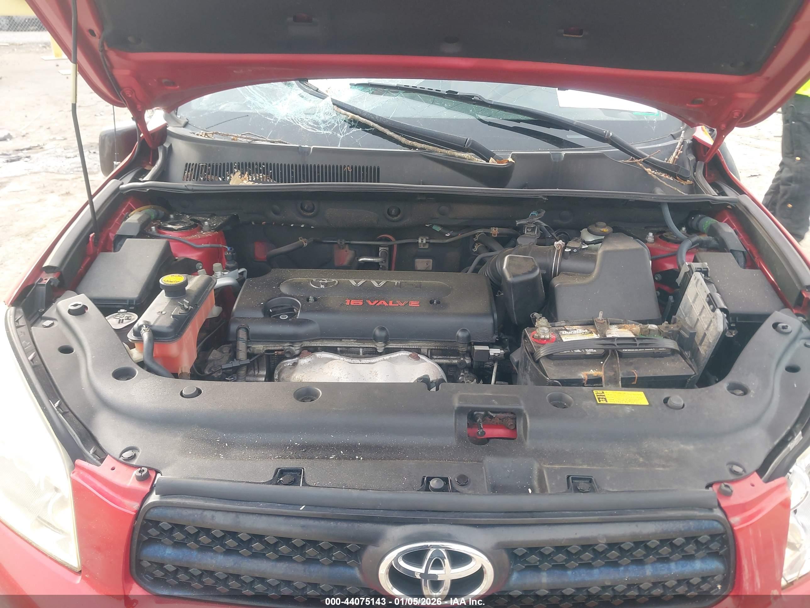 TOYOTA RAV4 image 10