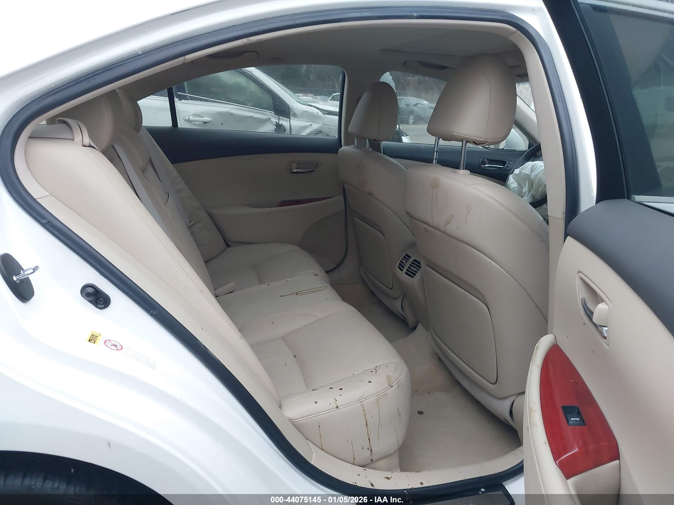 LEXUS ES image 8