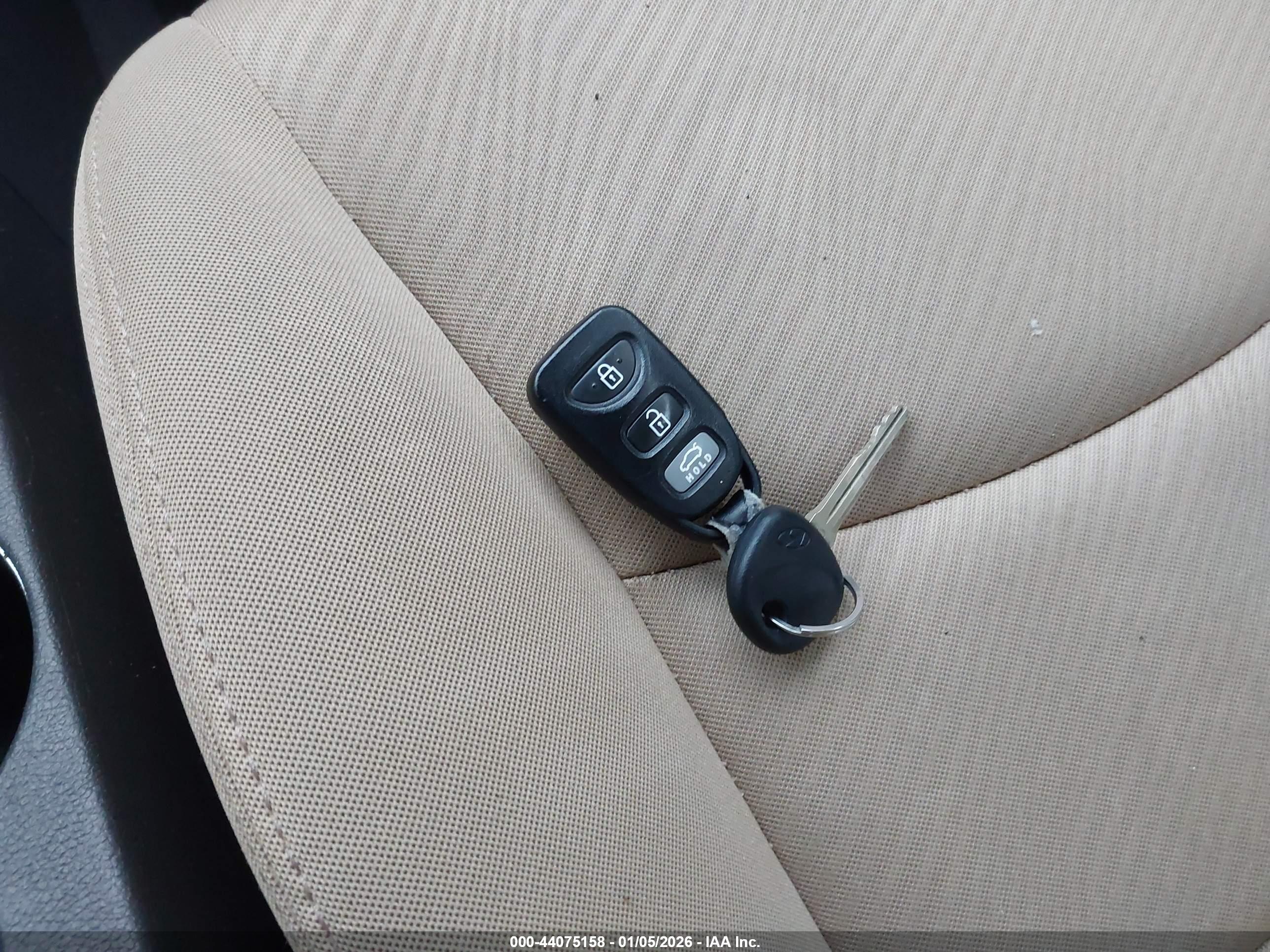 HYUNDAI ELANTRA image 11