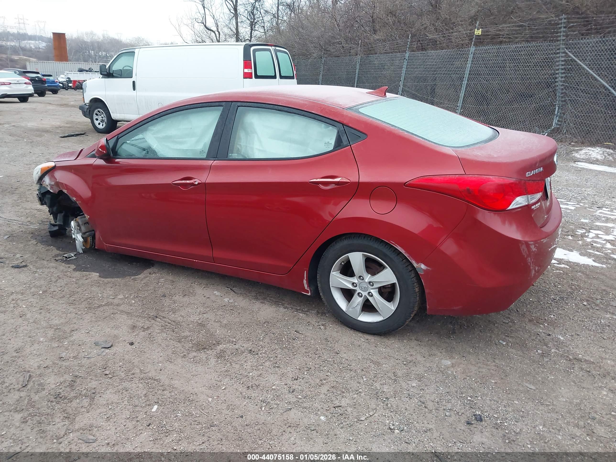 HYUNDAI ELANTRA image 3