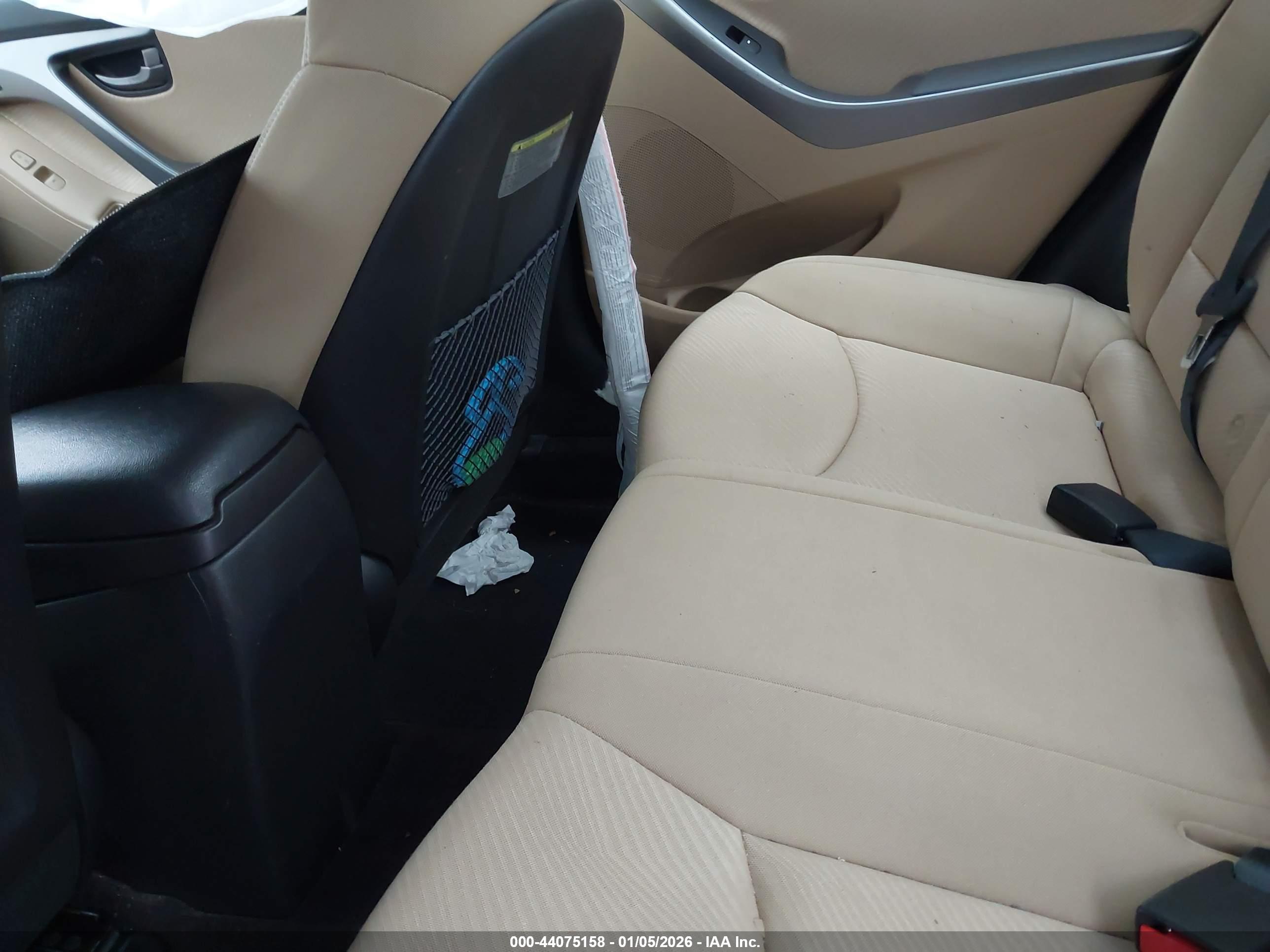 HYUNDAI ELANTRA image 8