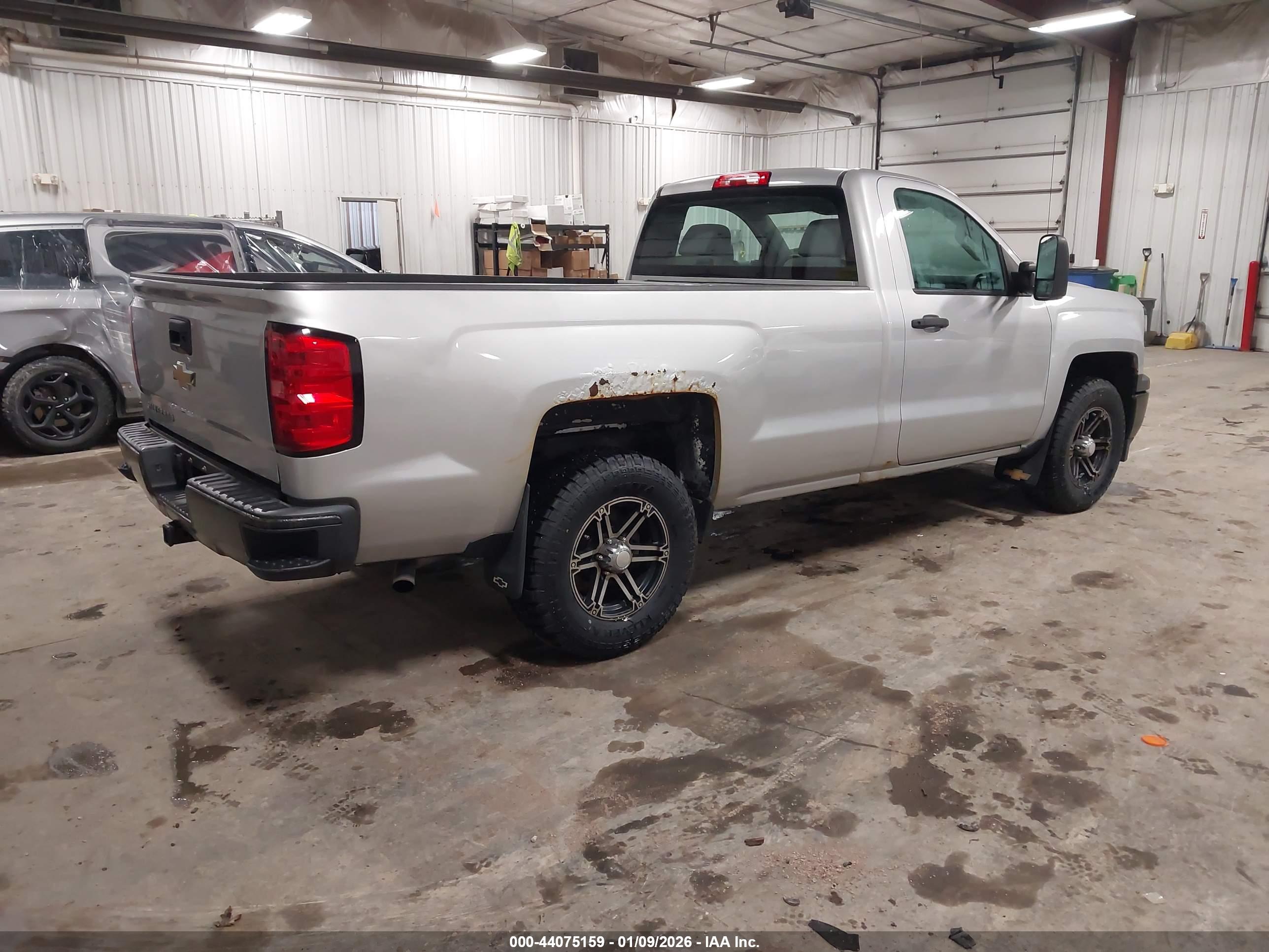 CHEVROLET SILVERADO image 4
