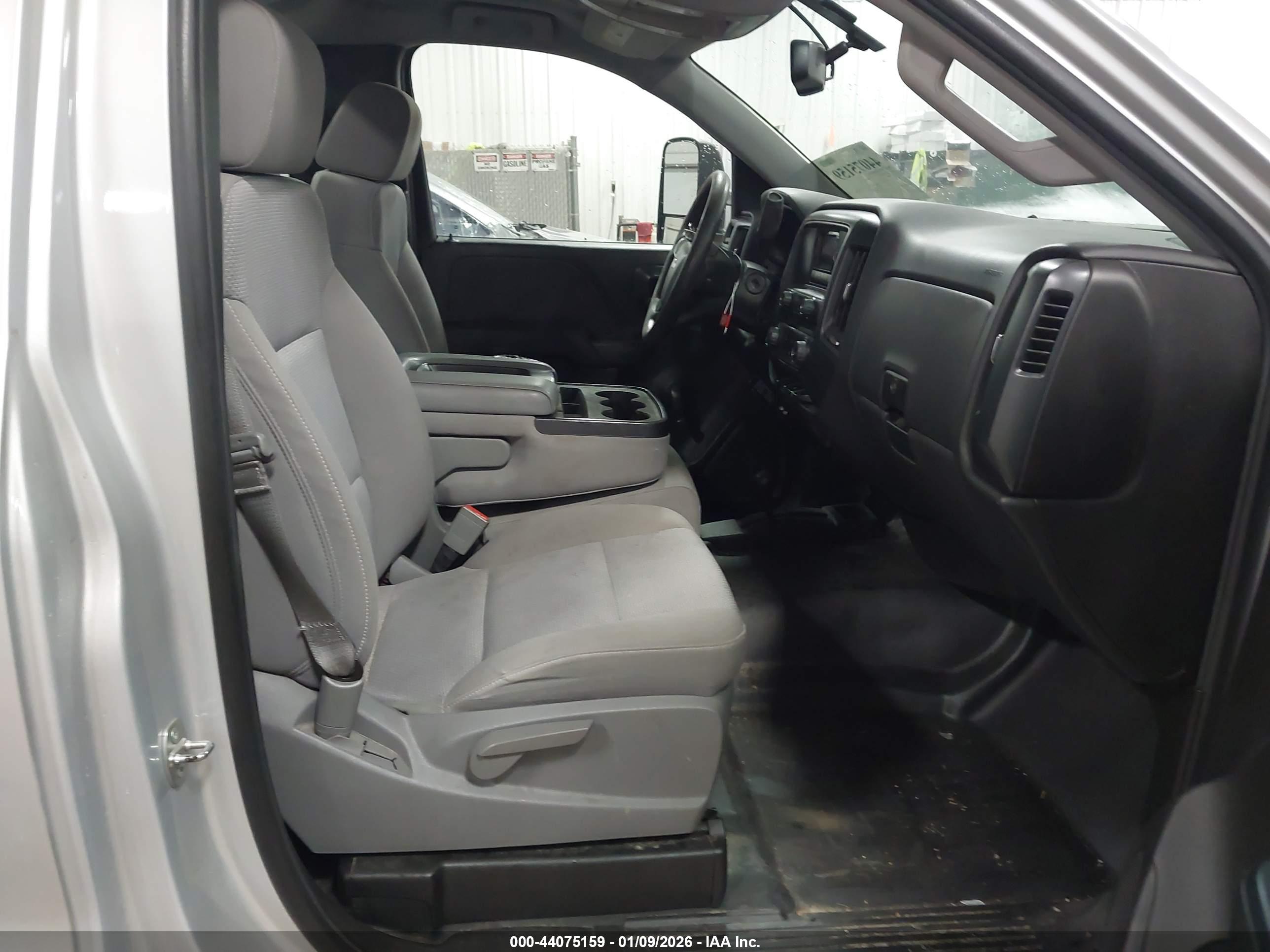 CHEVROLET SILVERADO image 5
