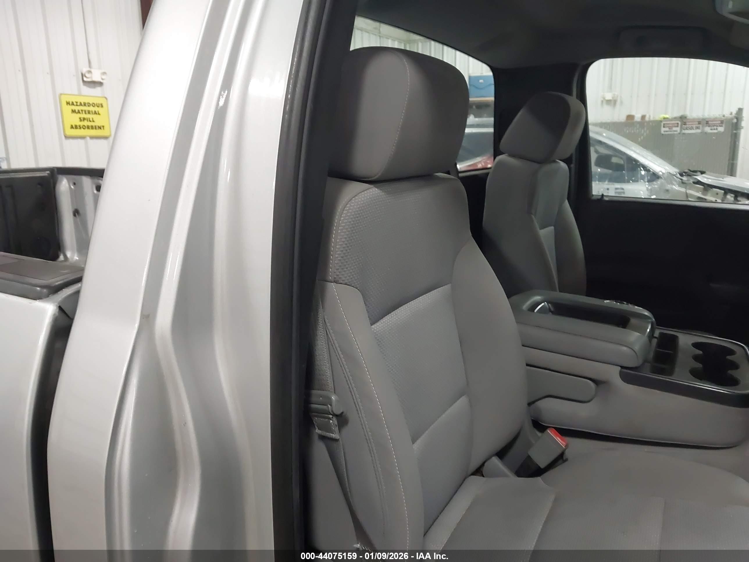 CHEVROLET SILVERADO image 8