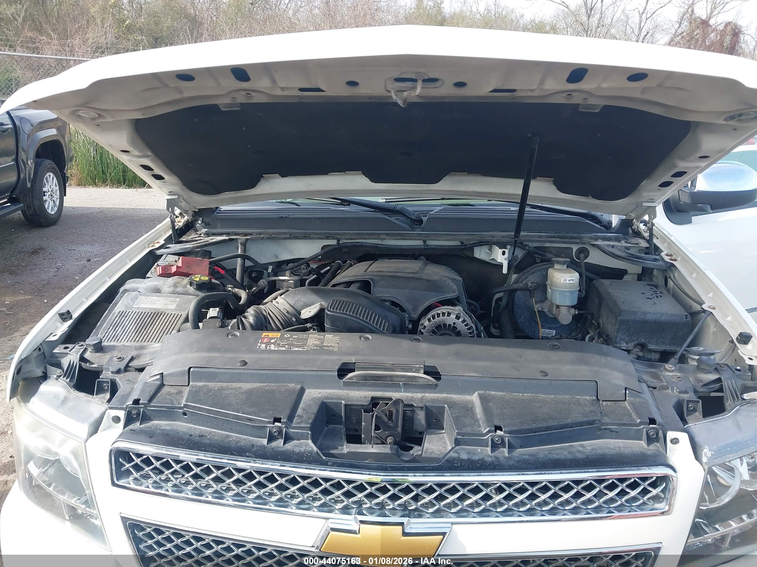 CHEVROLET TAHOE image 10