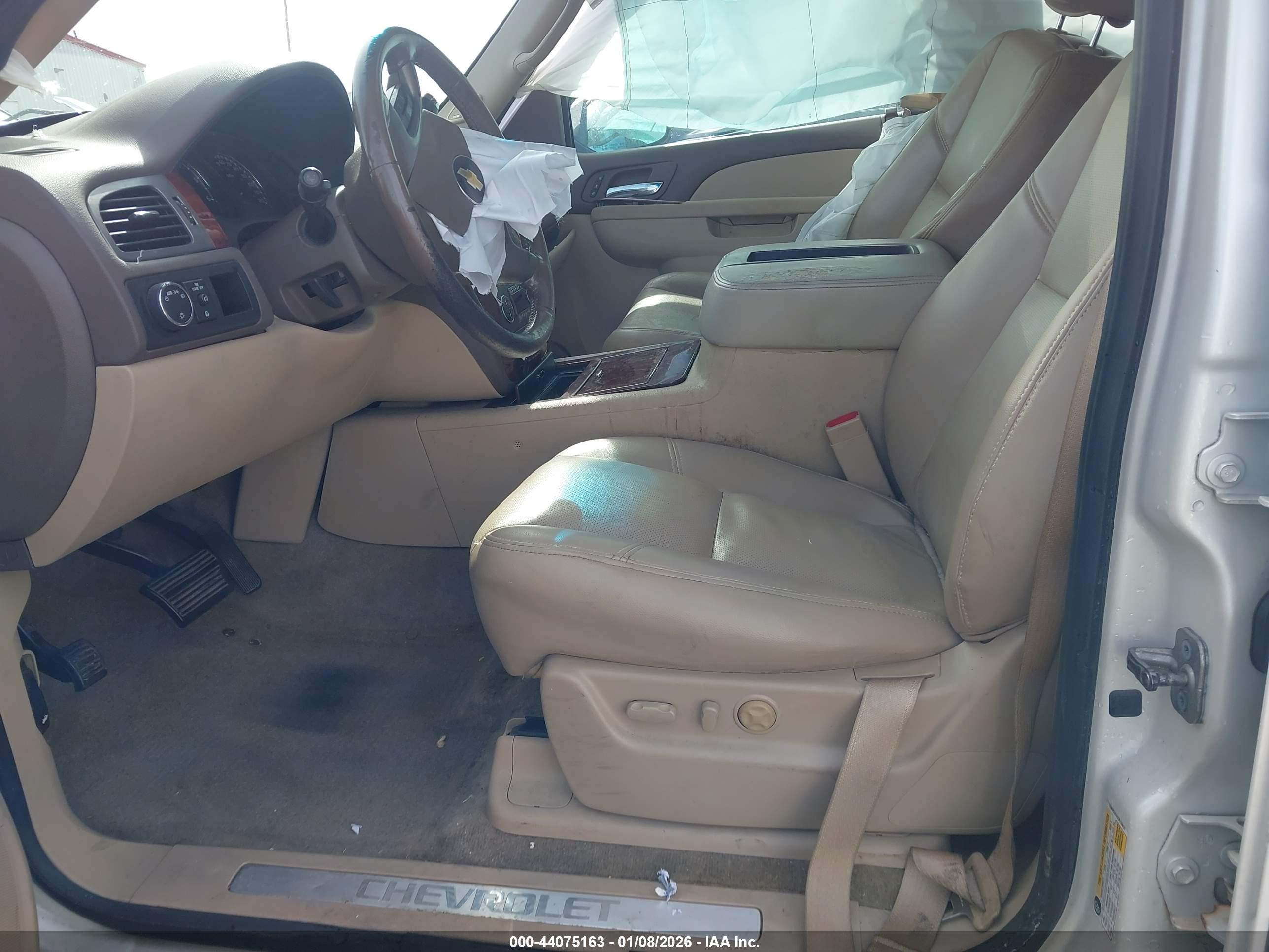 CHEVROLET TAHOE image 5