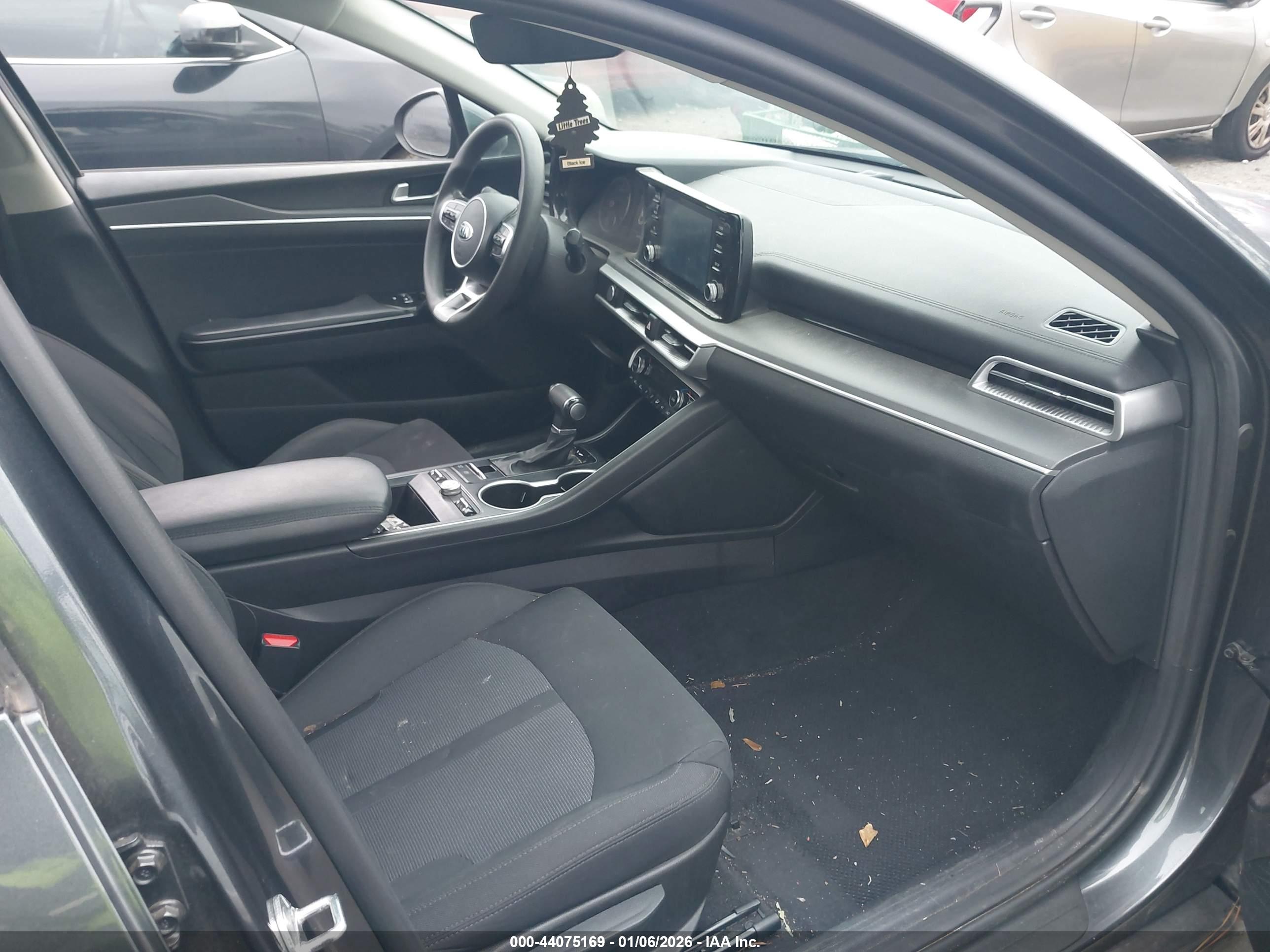 KIA K5 image 5