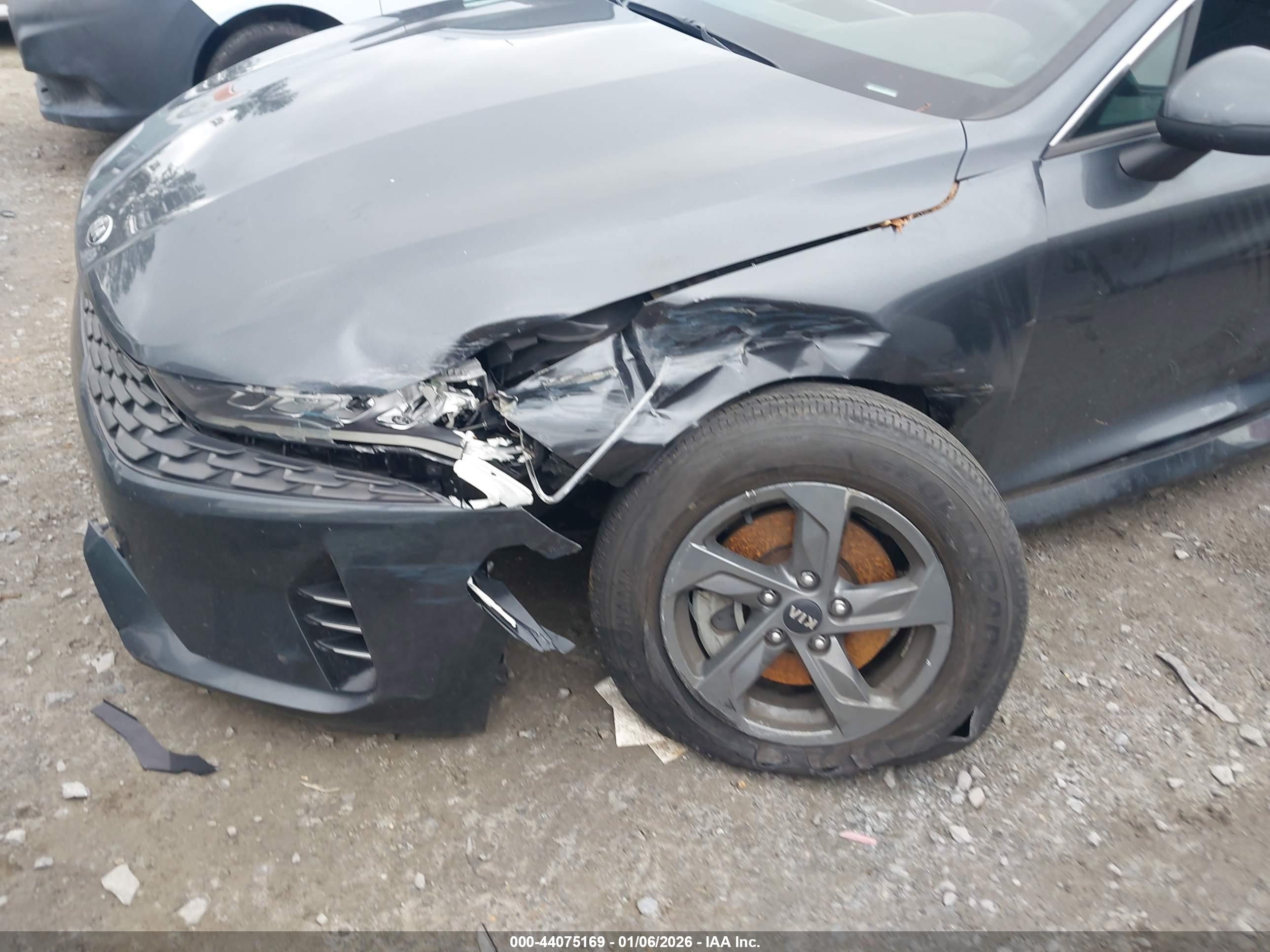 KIA K5 image 6