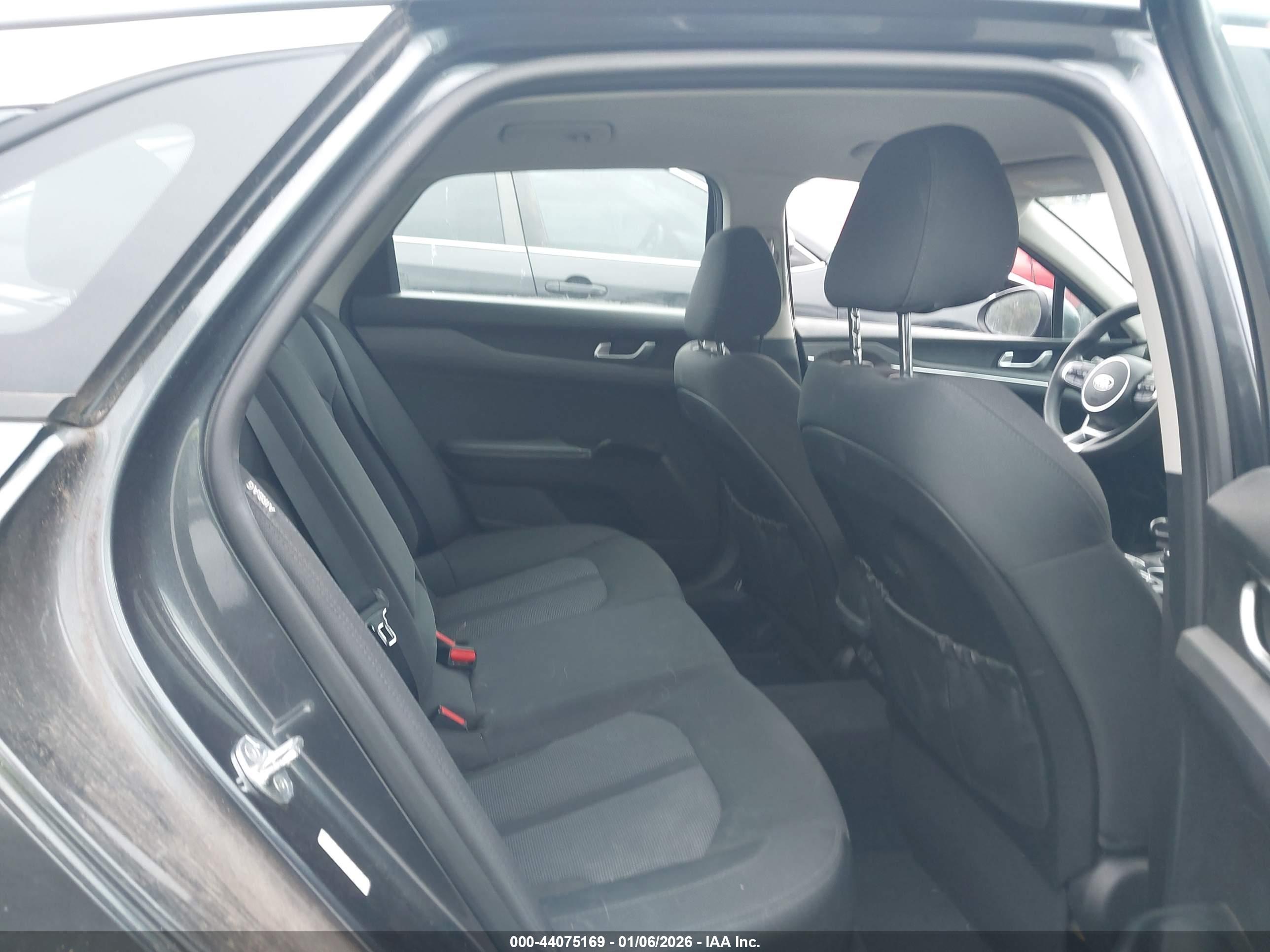 KIA K5 image 8