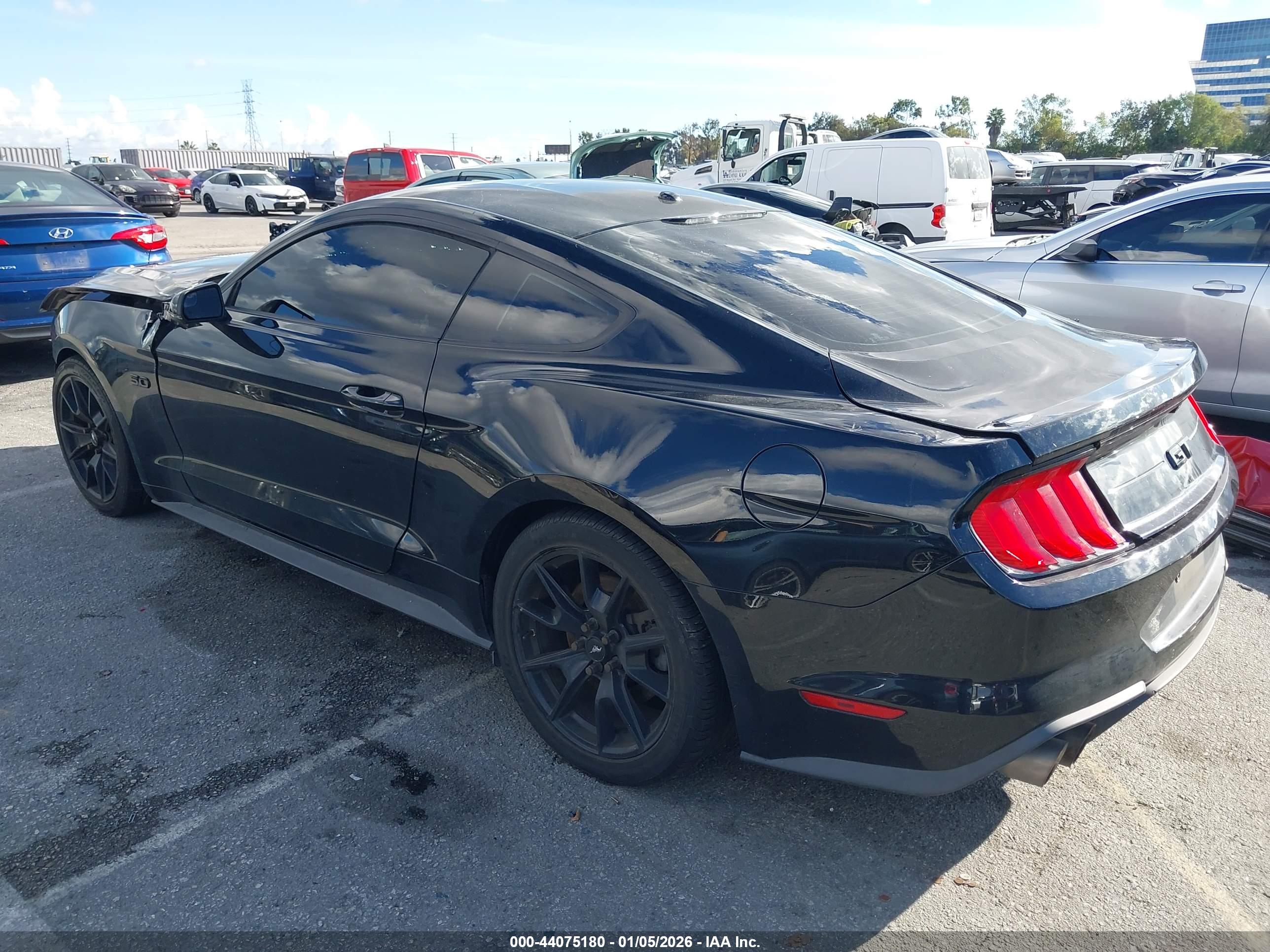 FORD MUSTANG image 3