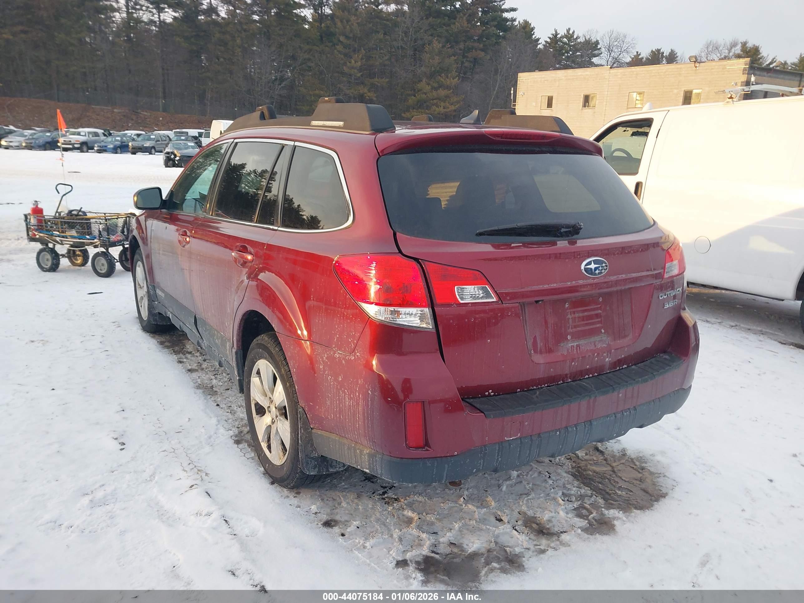 SUBARU OUTBACK image 3