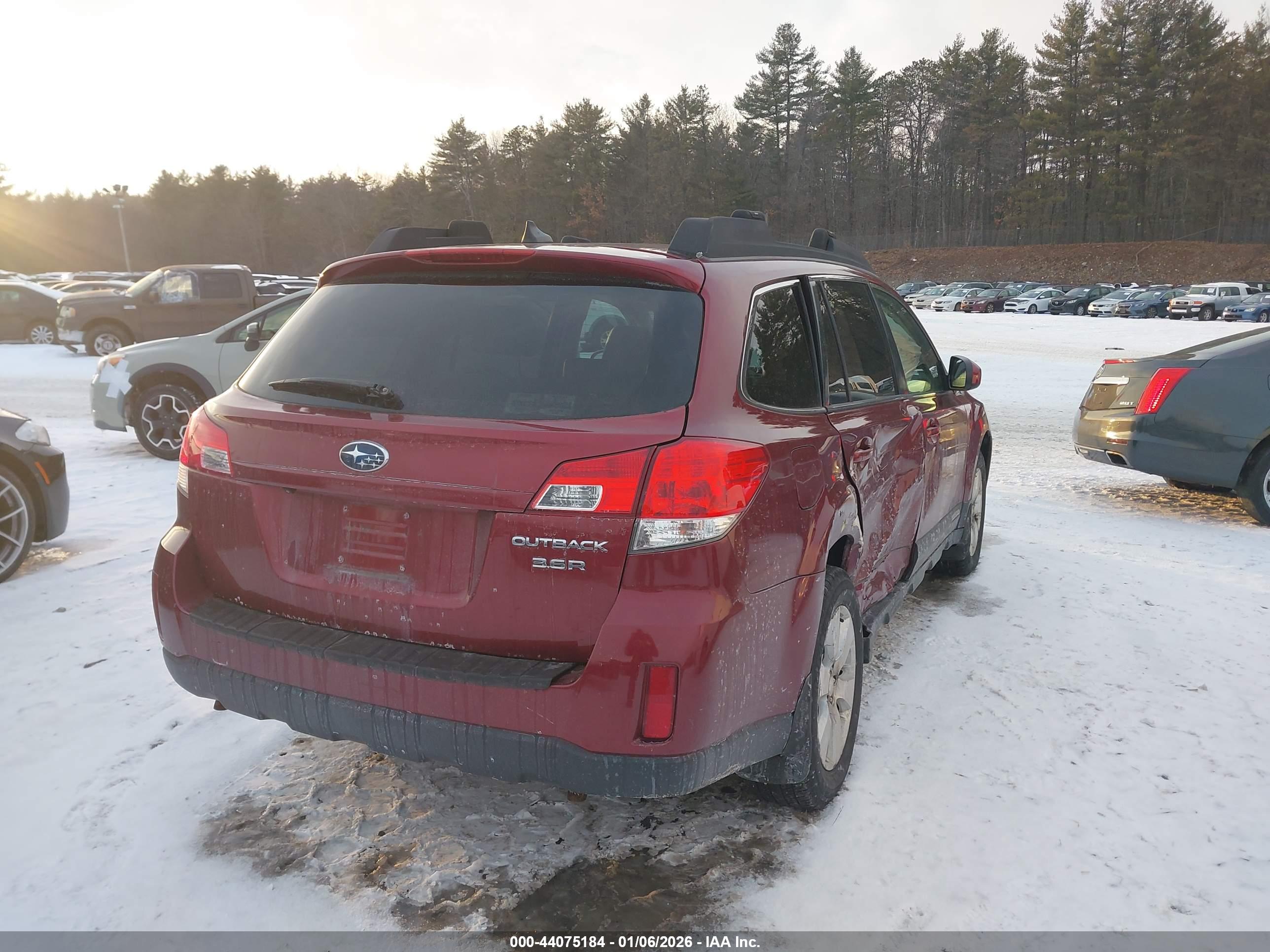 SUBARU OUTBACK image 4