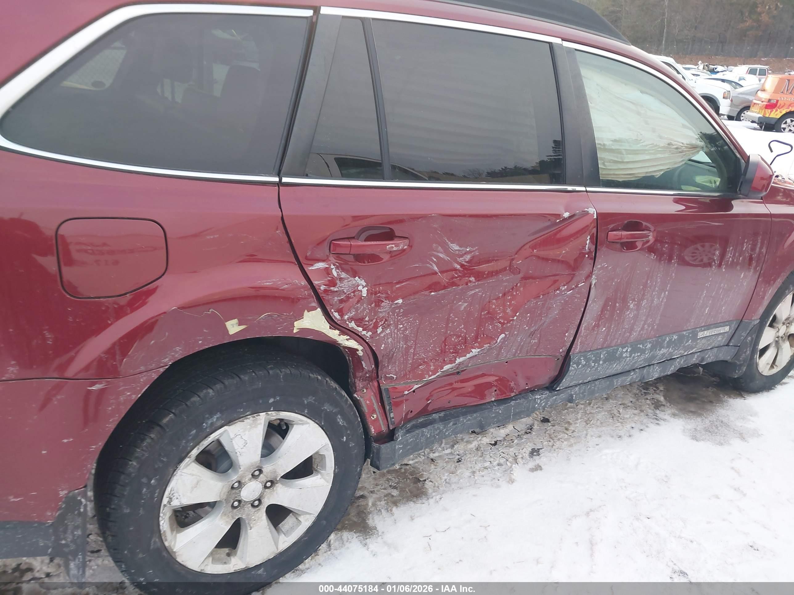 SUBARU OUTBACK image 6
