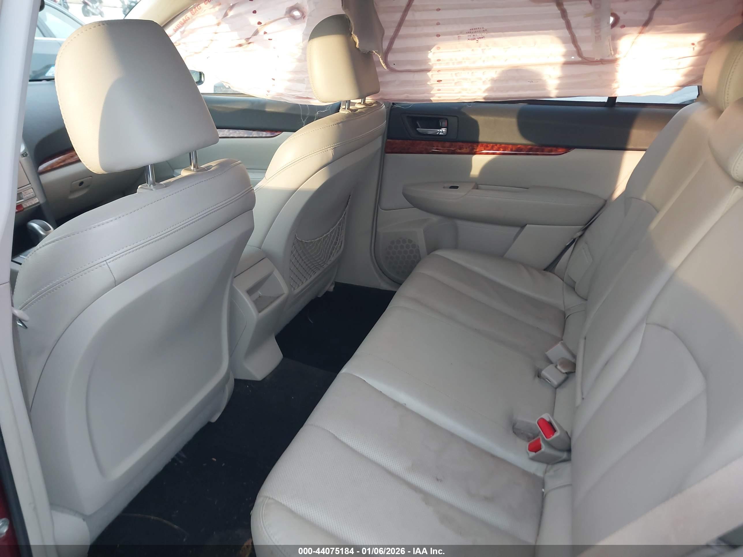SUBARU OUTBACK image 8