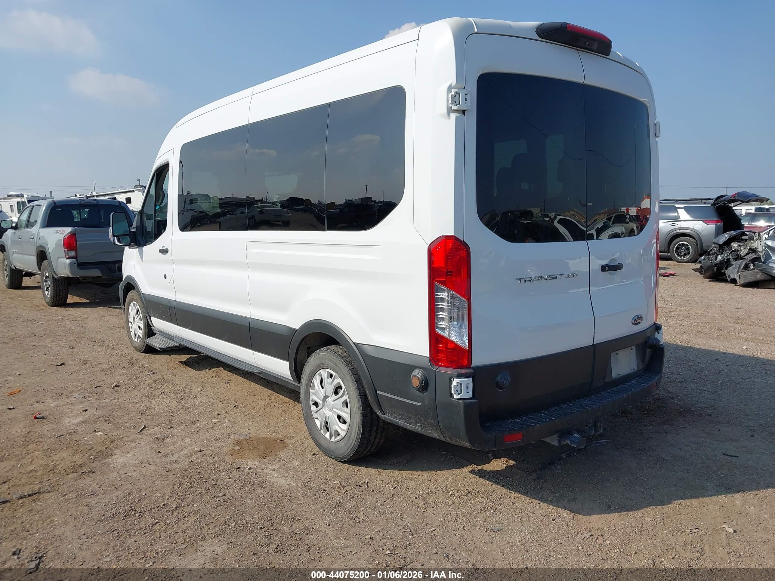 FORD TRANSIT-350 image 3