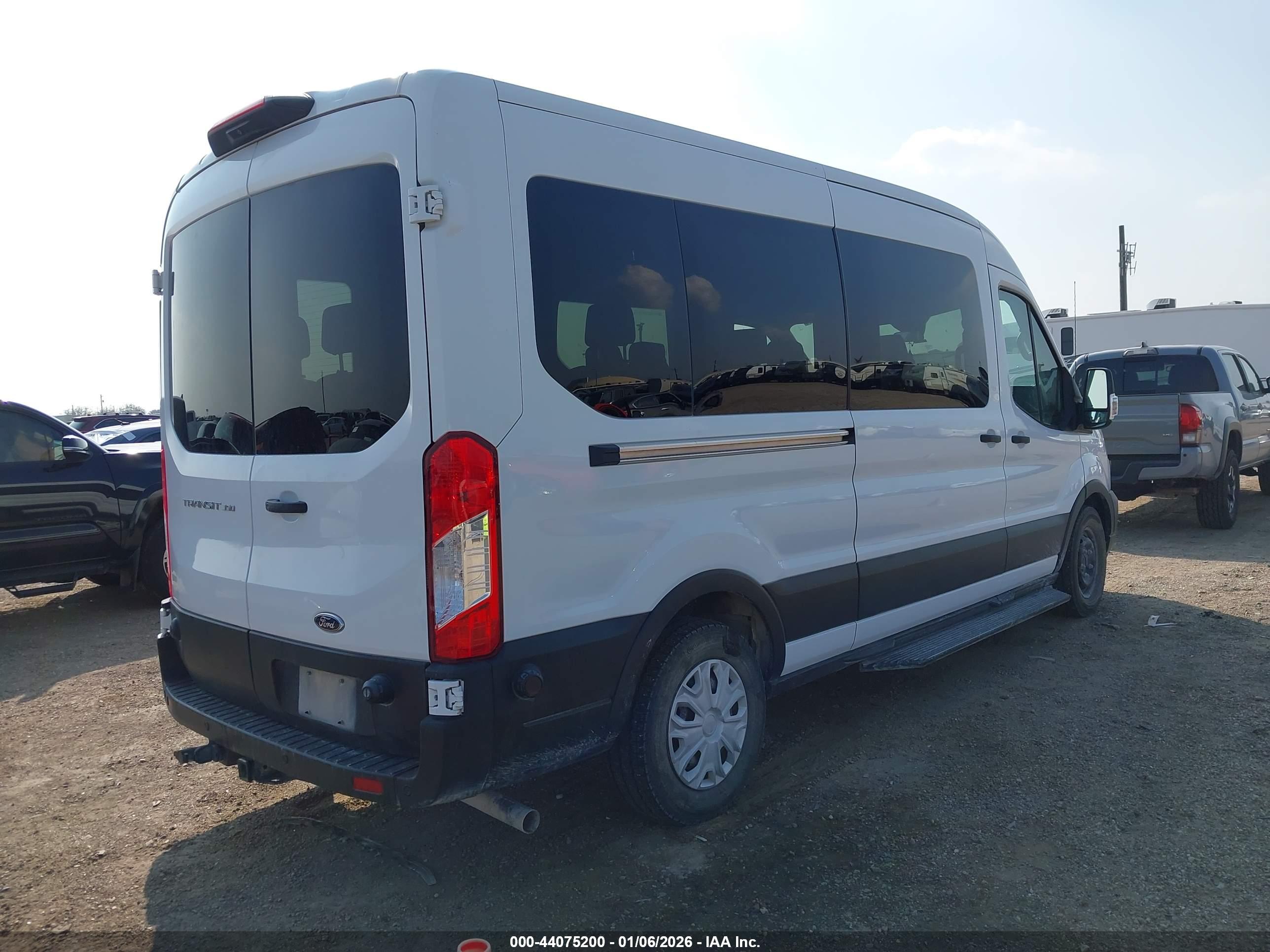 FORD TRANSIT-350 image 4
