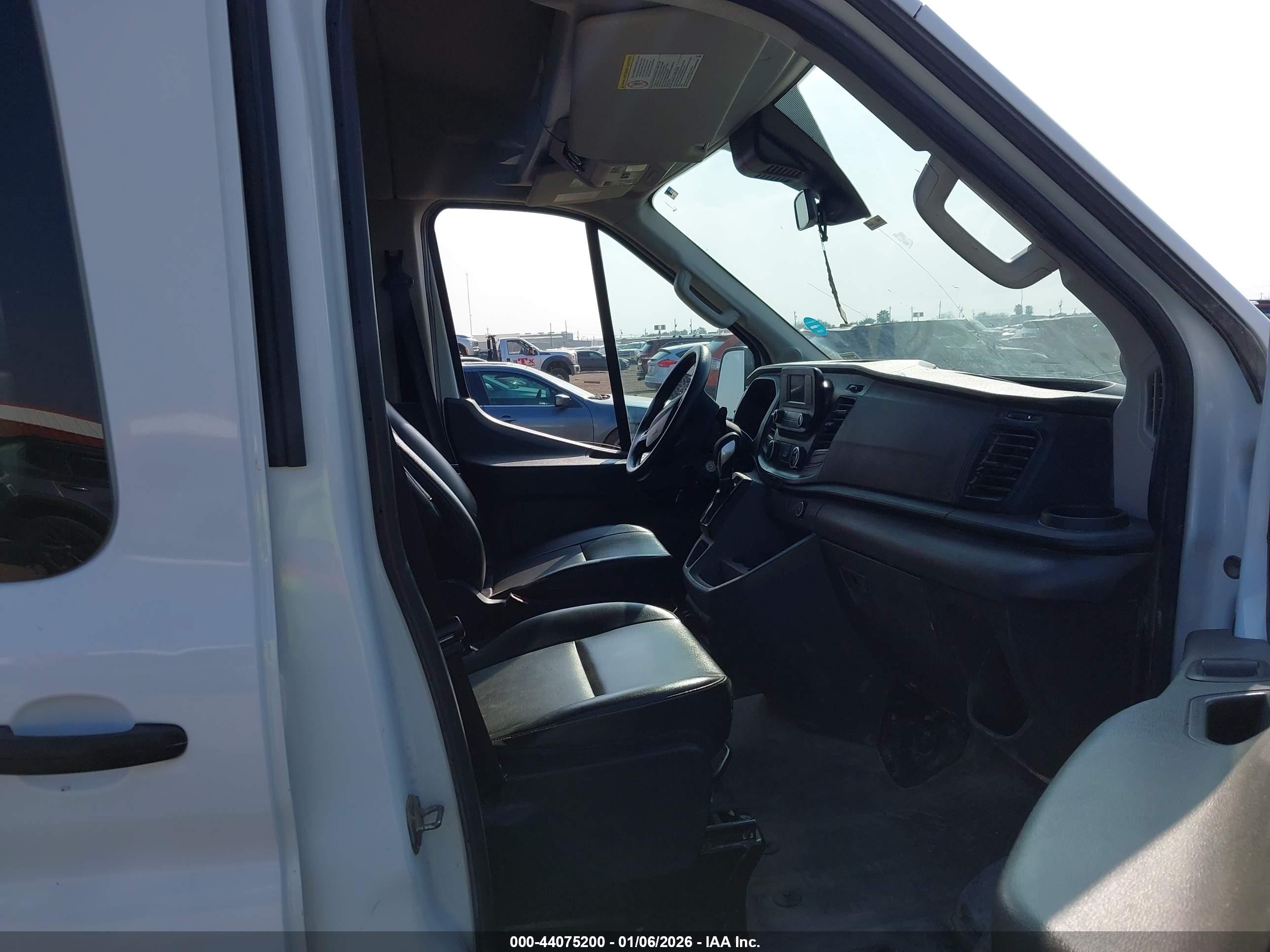 FORD TRANSIT-350 image 5