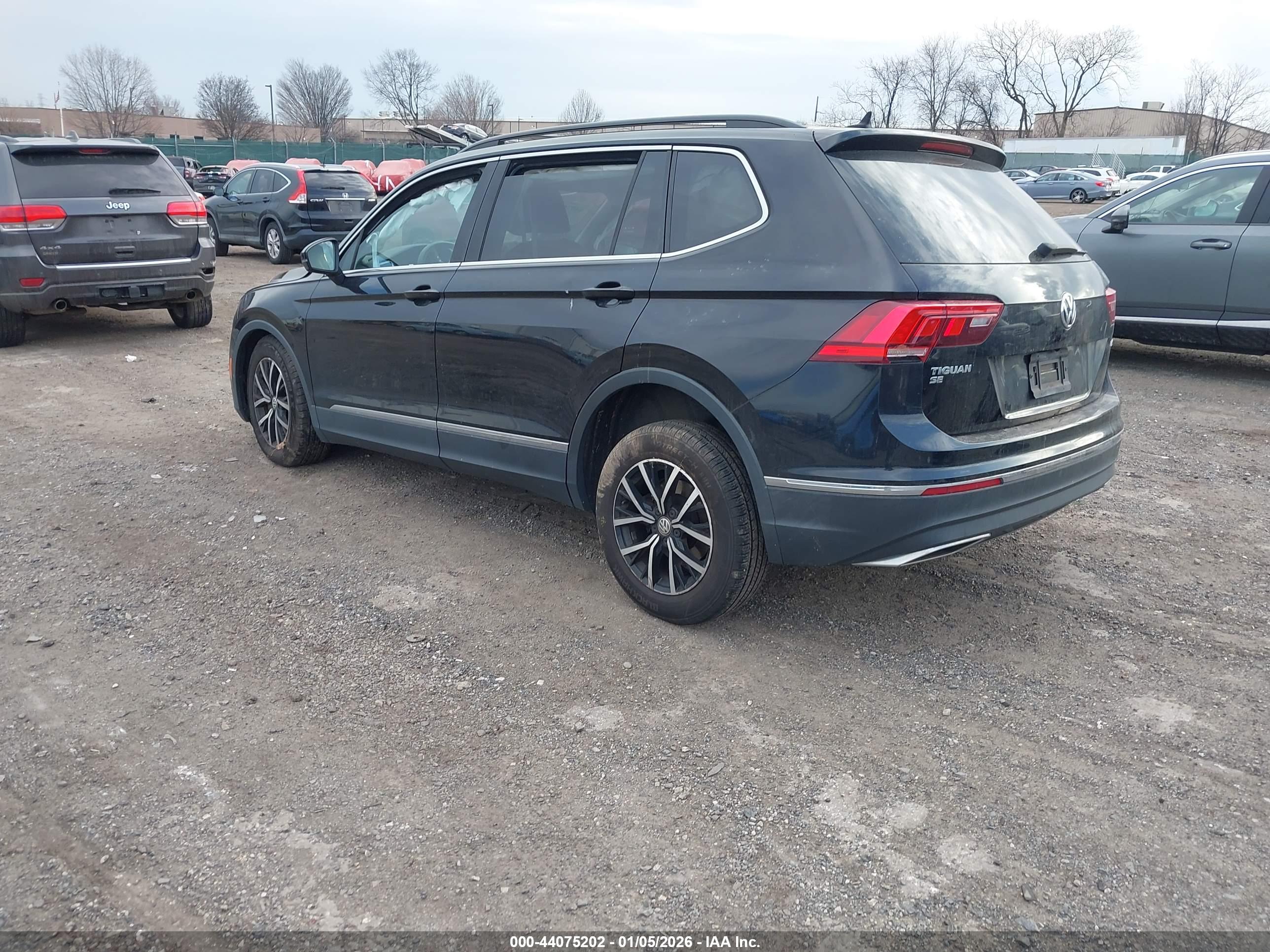 VOLKSWAGEN TIGUAN image 3