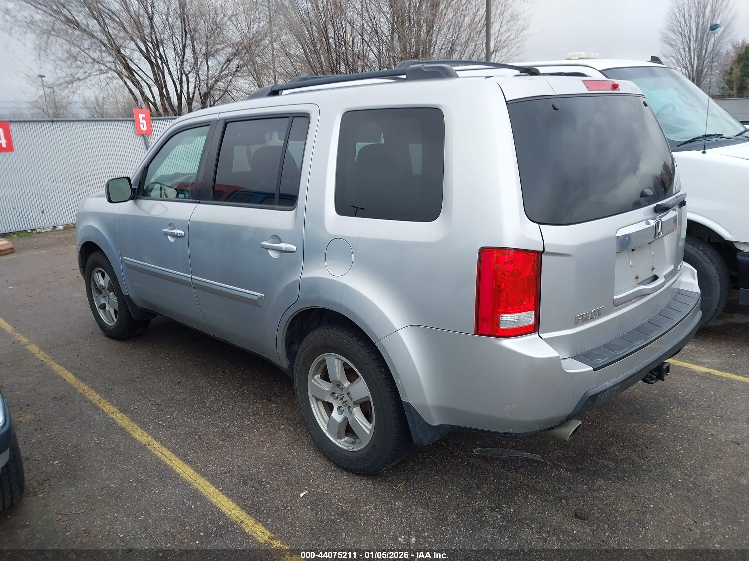 HONDA PILOT image 3