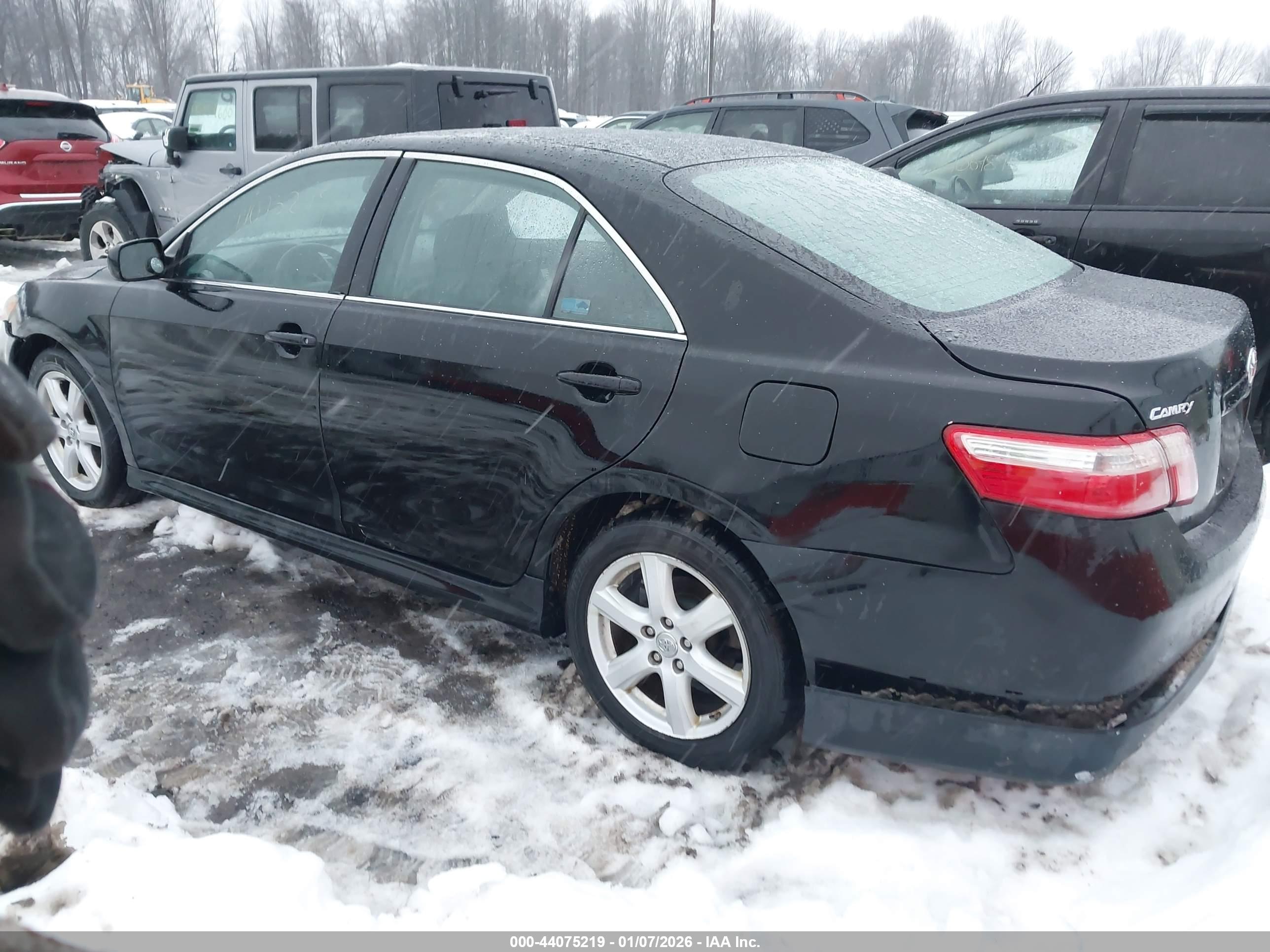 TOYOTA CAMRY image 3