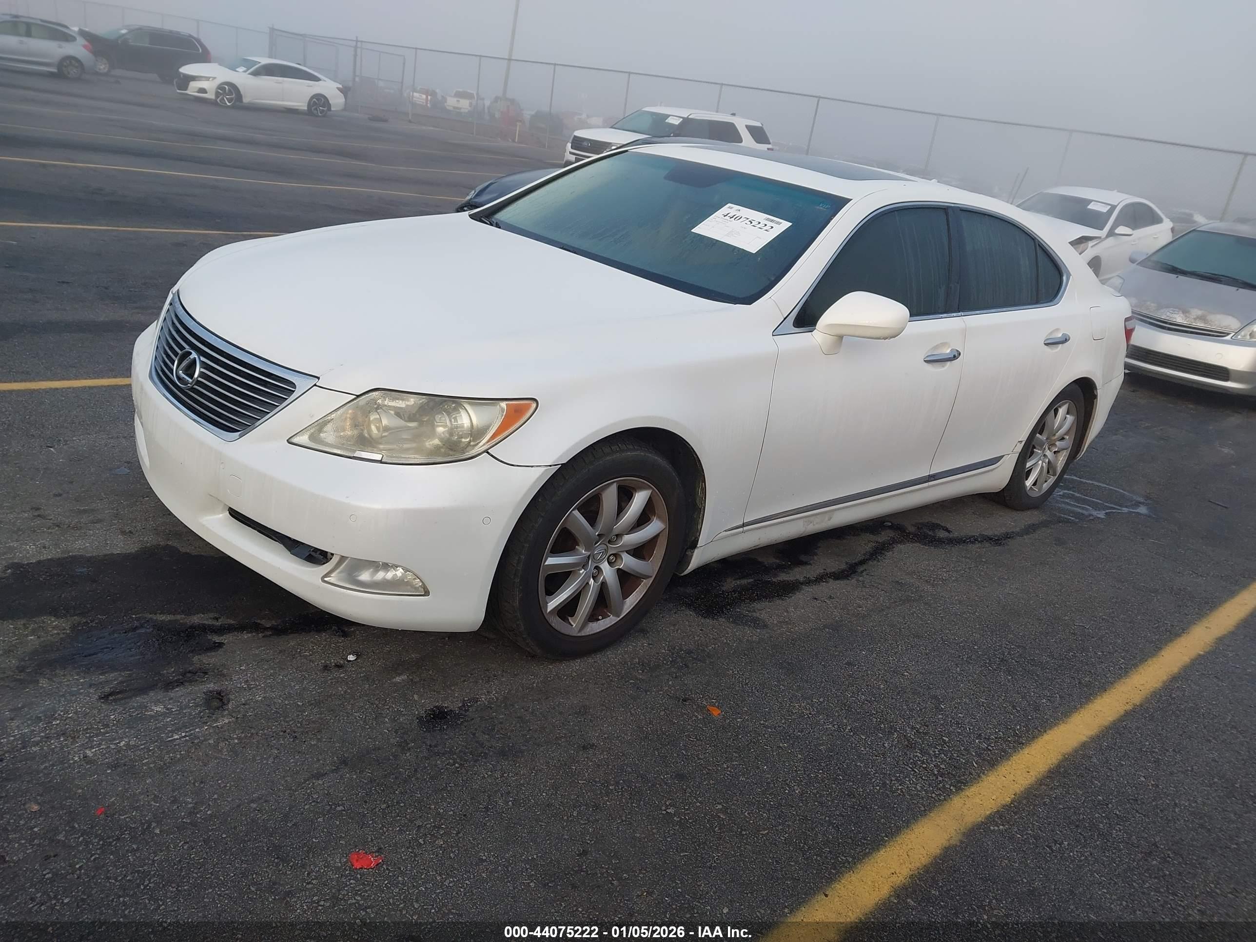 LEXUS LS image 2