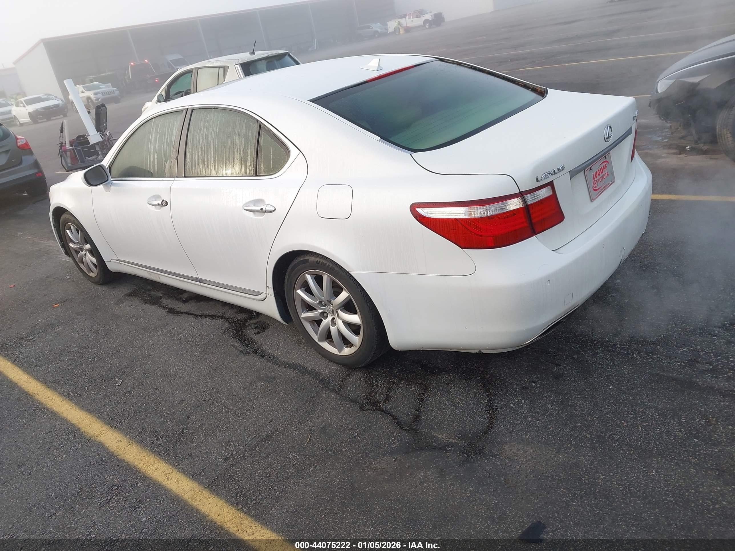 LEXUS LS image 3